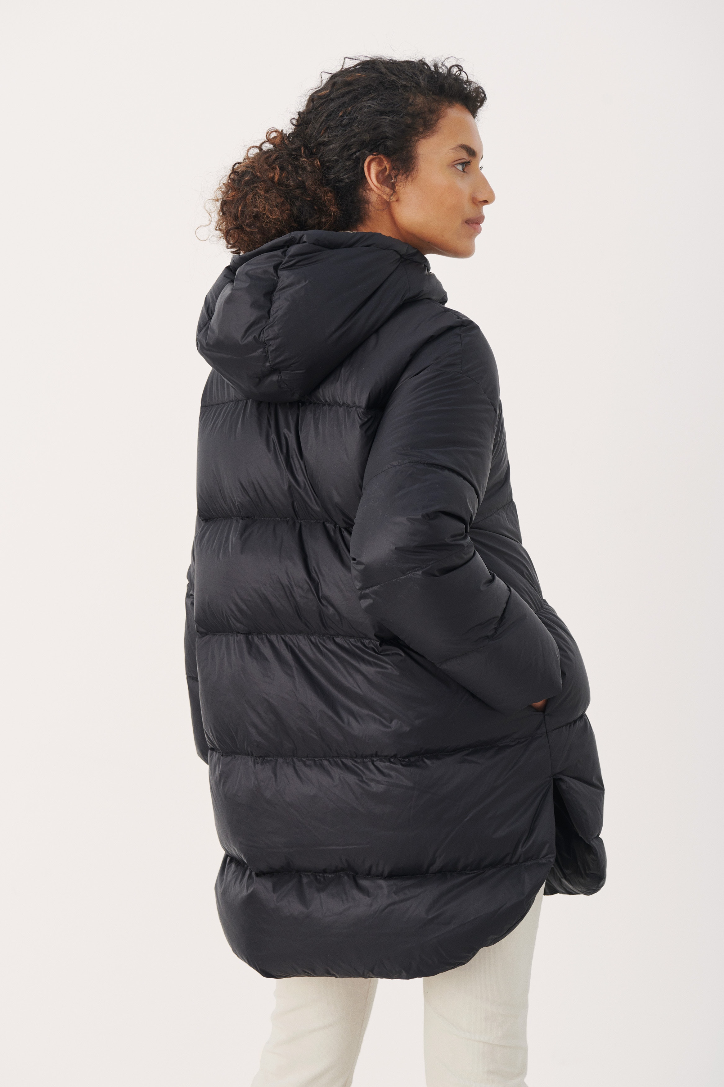 ReemPW Mantel LOOKBOOK BACK 30306917-194008