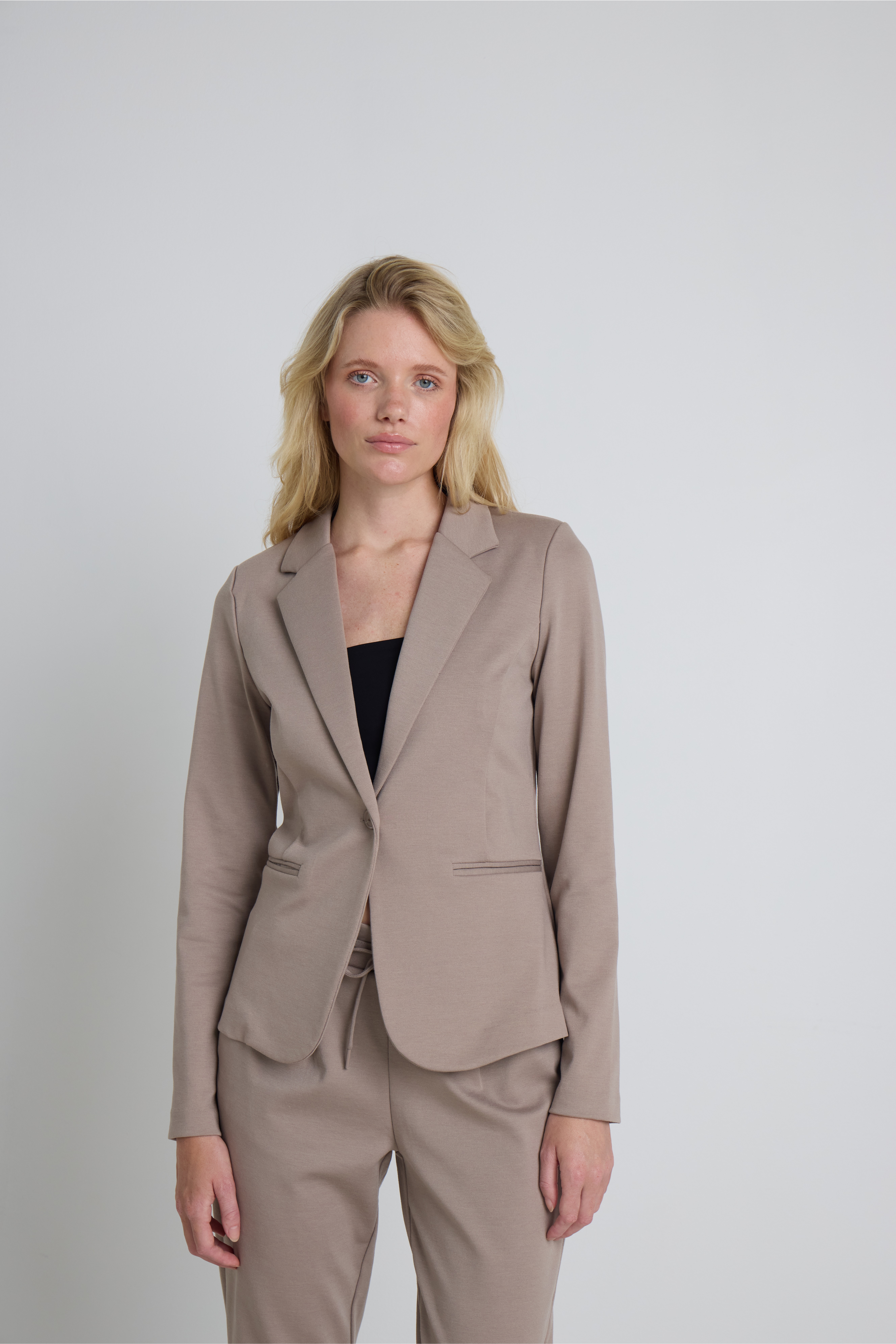 IHKATE Blazer LOCATION NONE 20101801-171212