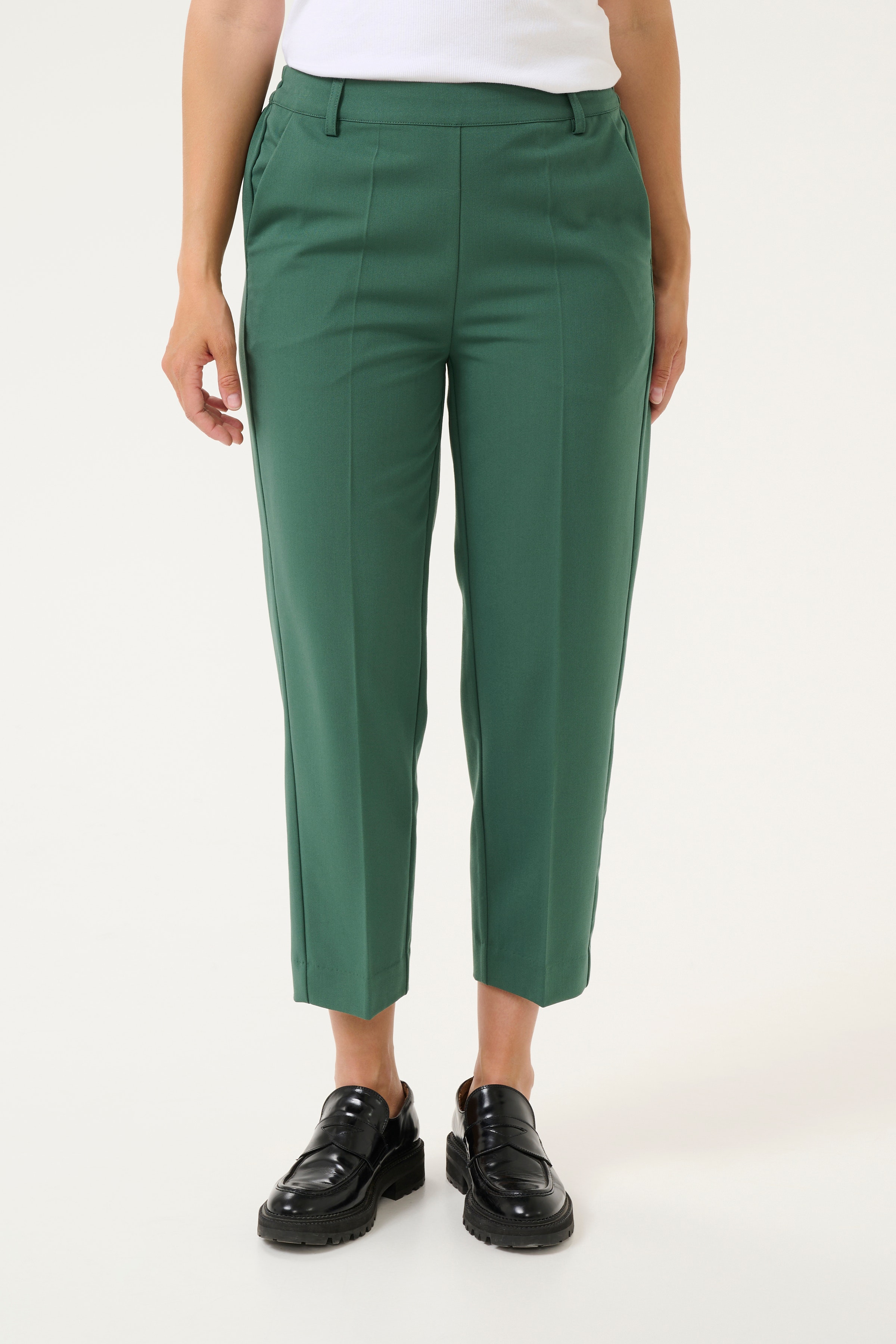 KAsakura Cropped Pants LOOKBOOK FRONT 10506127-185913