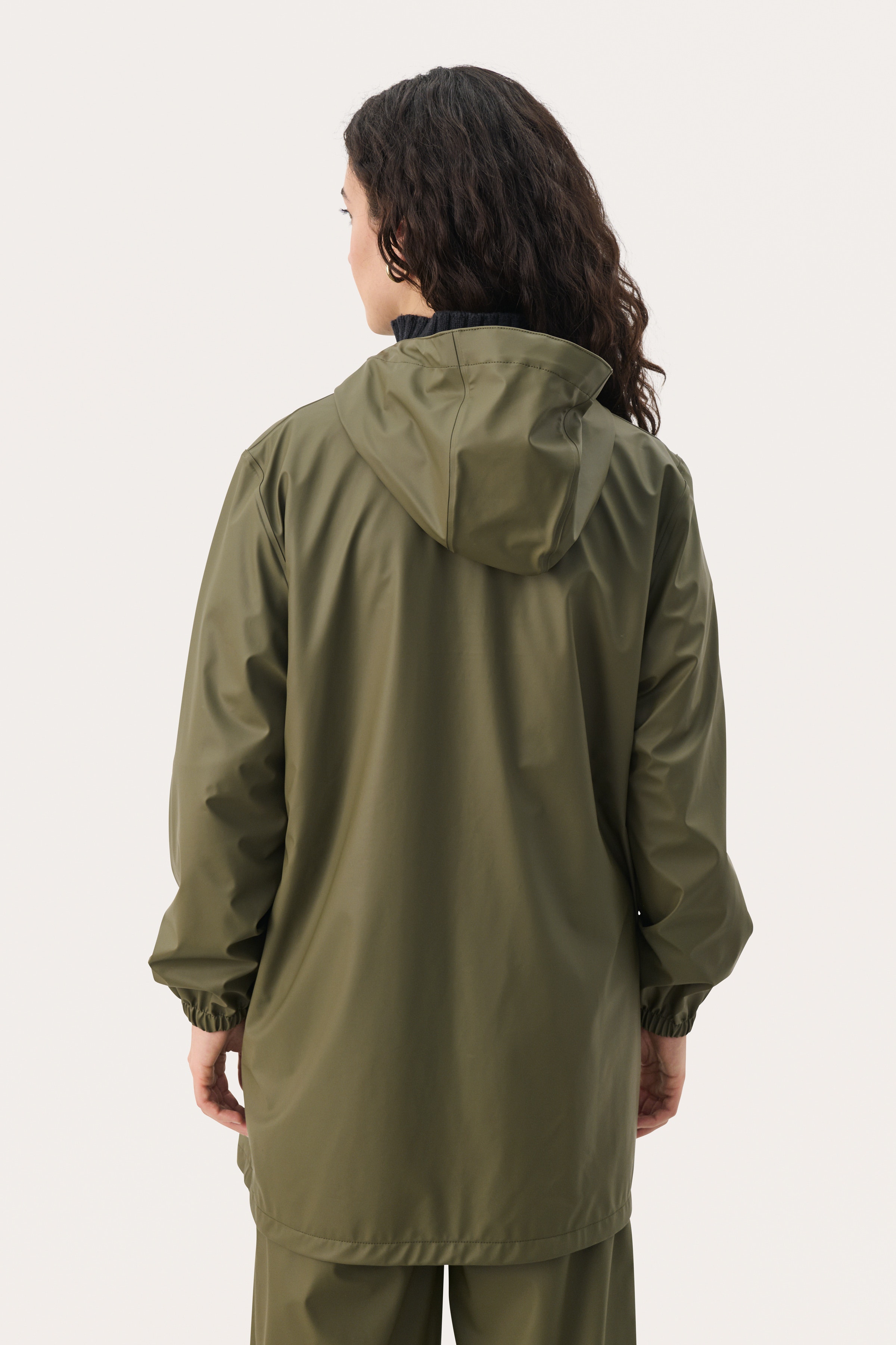 NicholinePW Raincoat LOOKBOOK BACK 30309199-190510