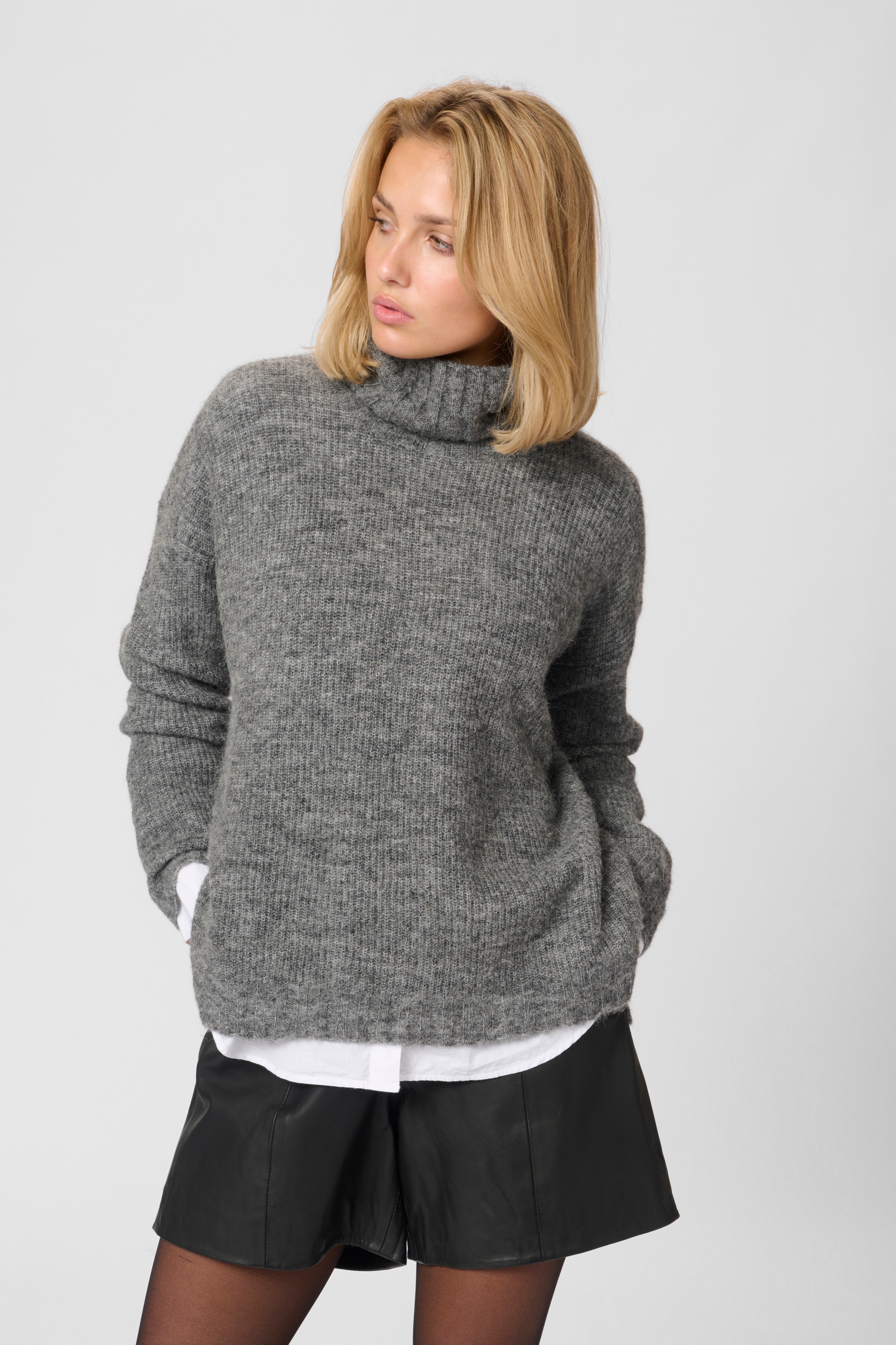 11 THE KNIT ROLLNECK LOOKBOOK FRONT 10703605-100379