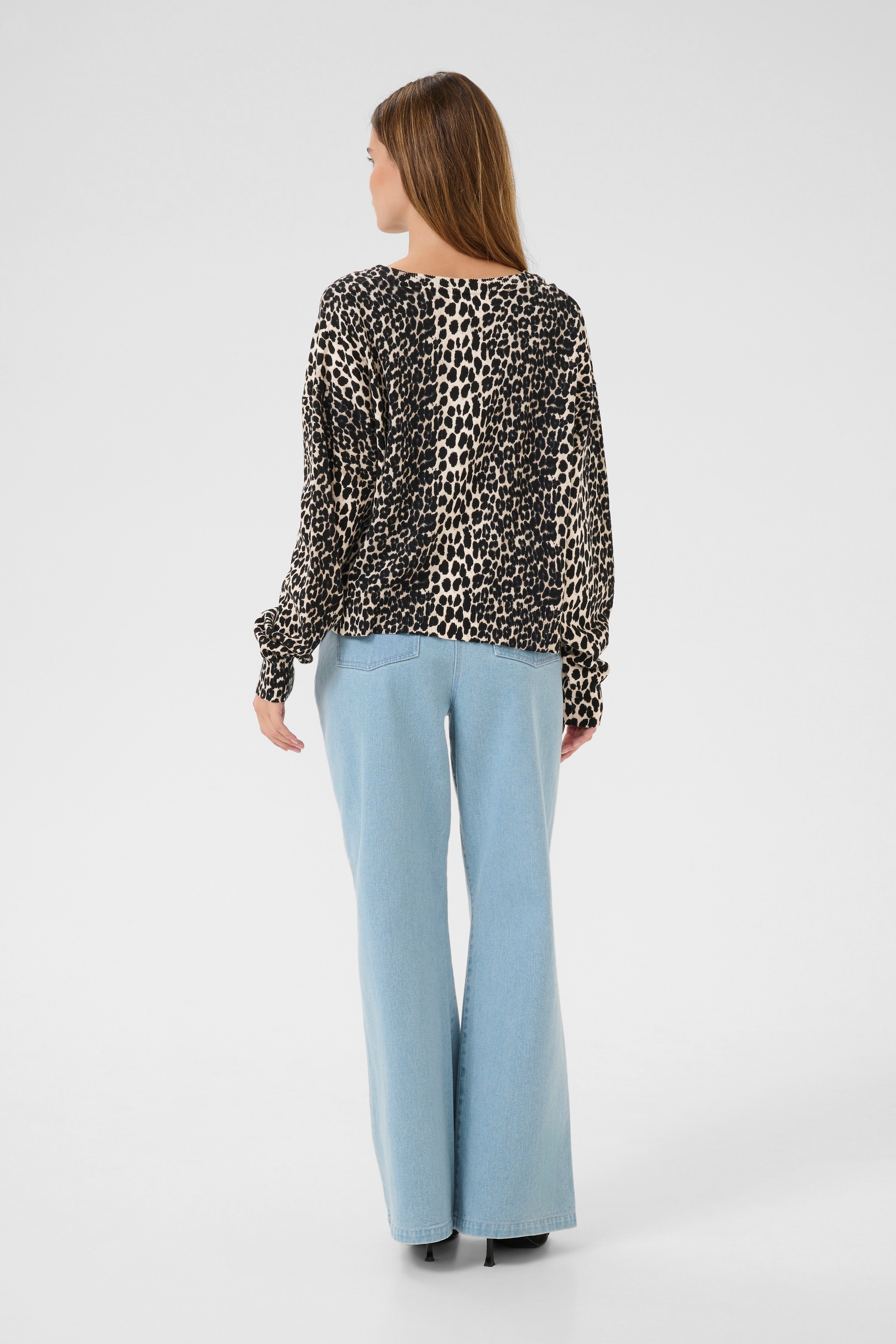 KBUriela Leopardcardigan LOOKBOOK BACK 10105435-107427