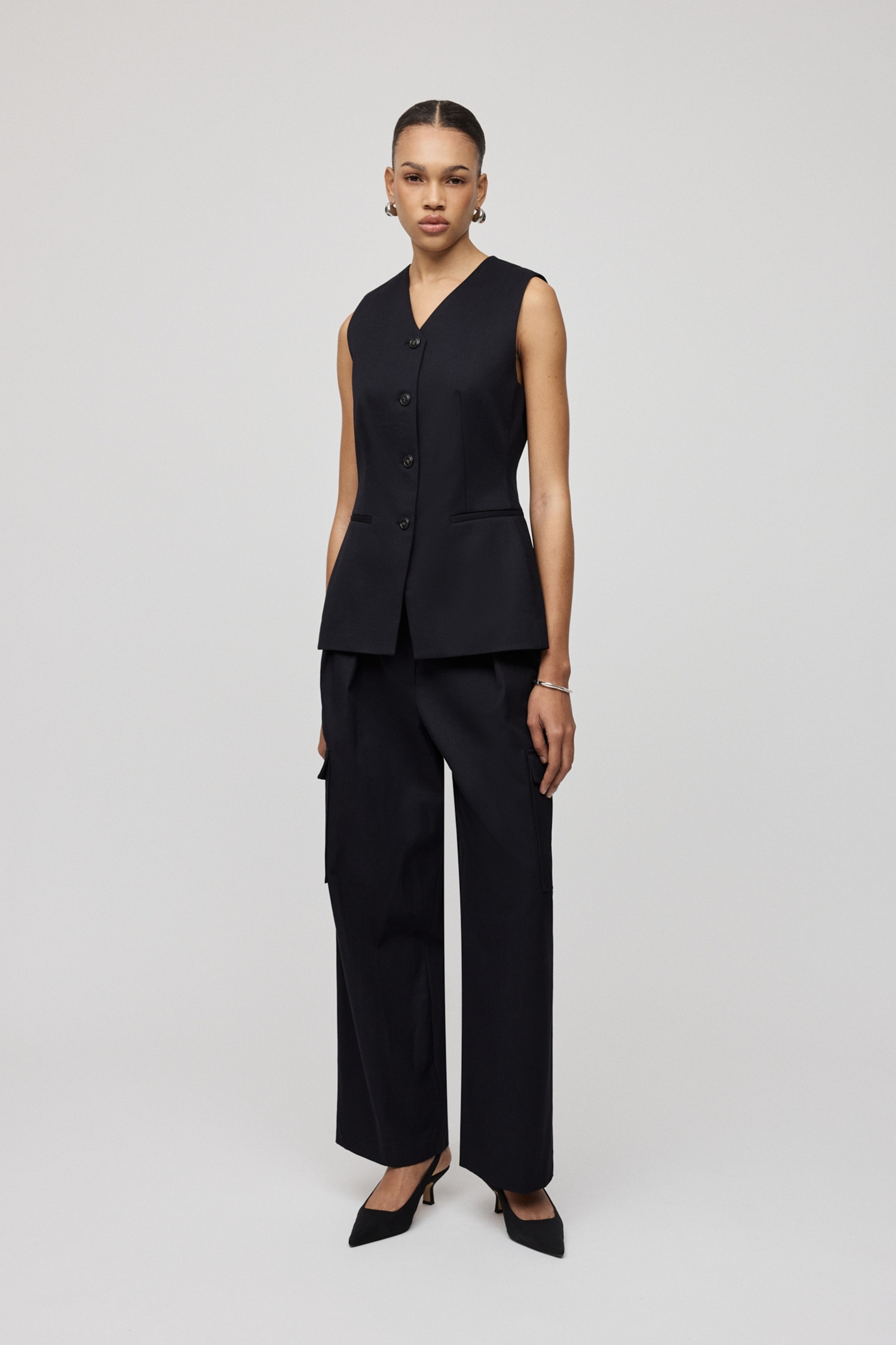 Juniper Vest LOOKBOOK FRONT 30600697-BL900