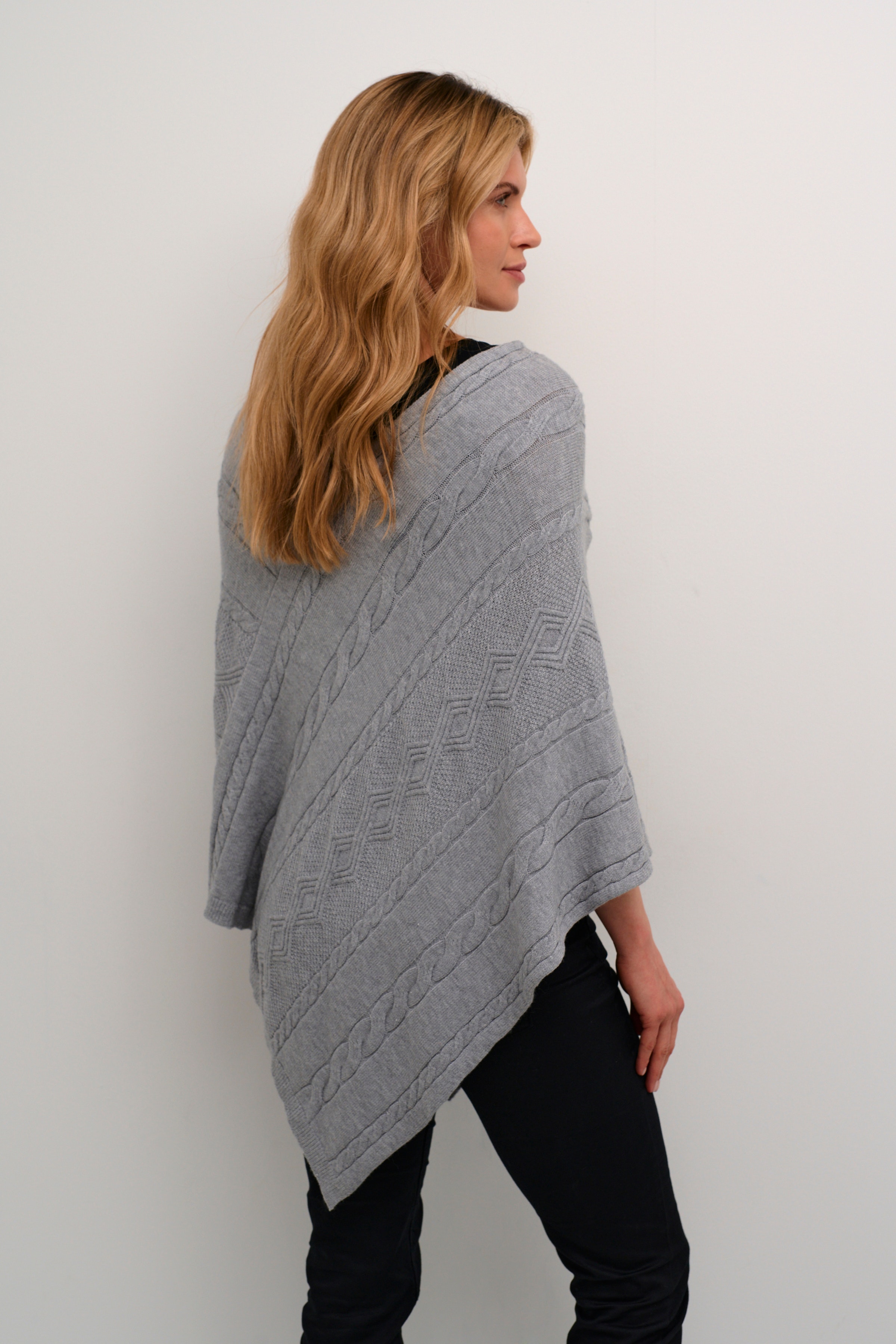 CRDela Poncho LOOKBOOK BACK 10612829-100391