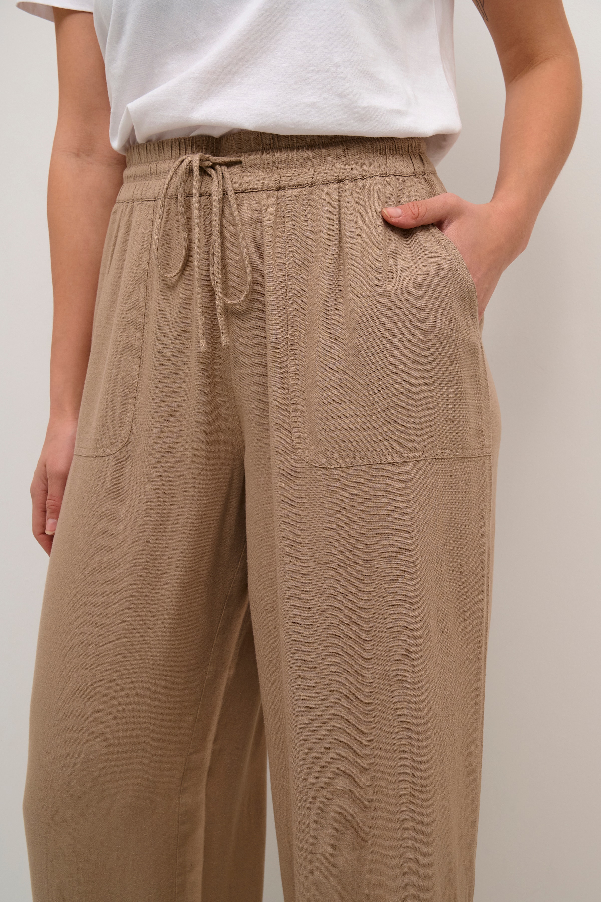 KAmilia Linen trousers LOOKBOOK DETAIL 10508314-171109