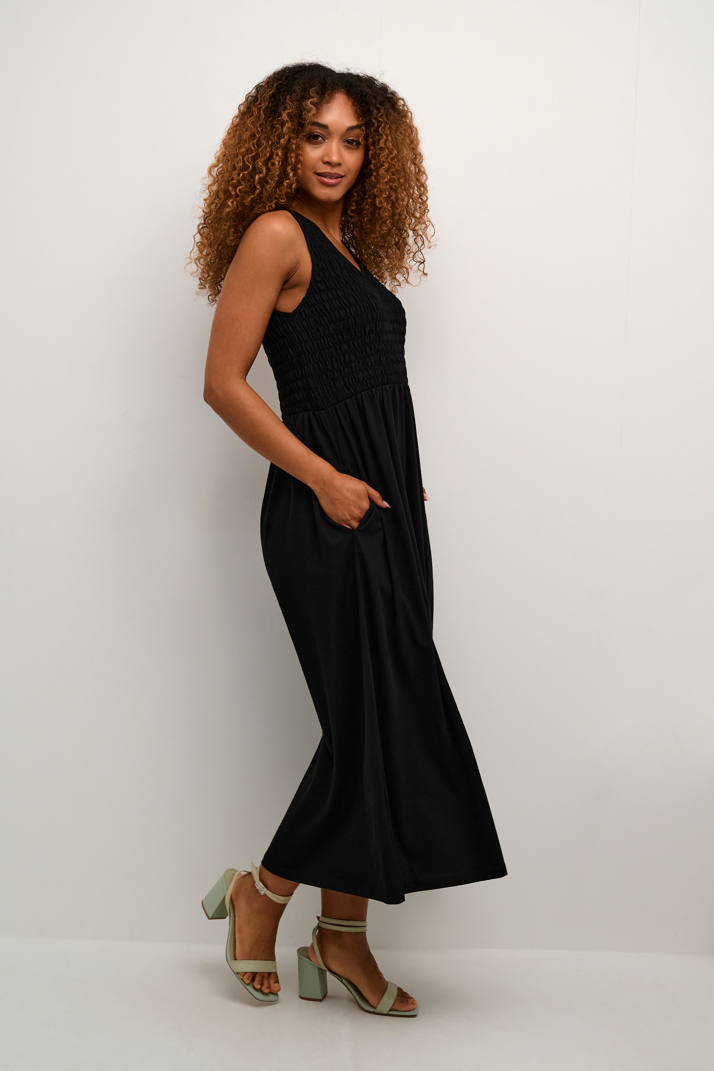 CRLula Klänning LOOKBOOK FRONT 10612513-100120