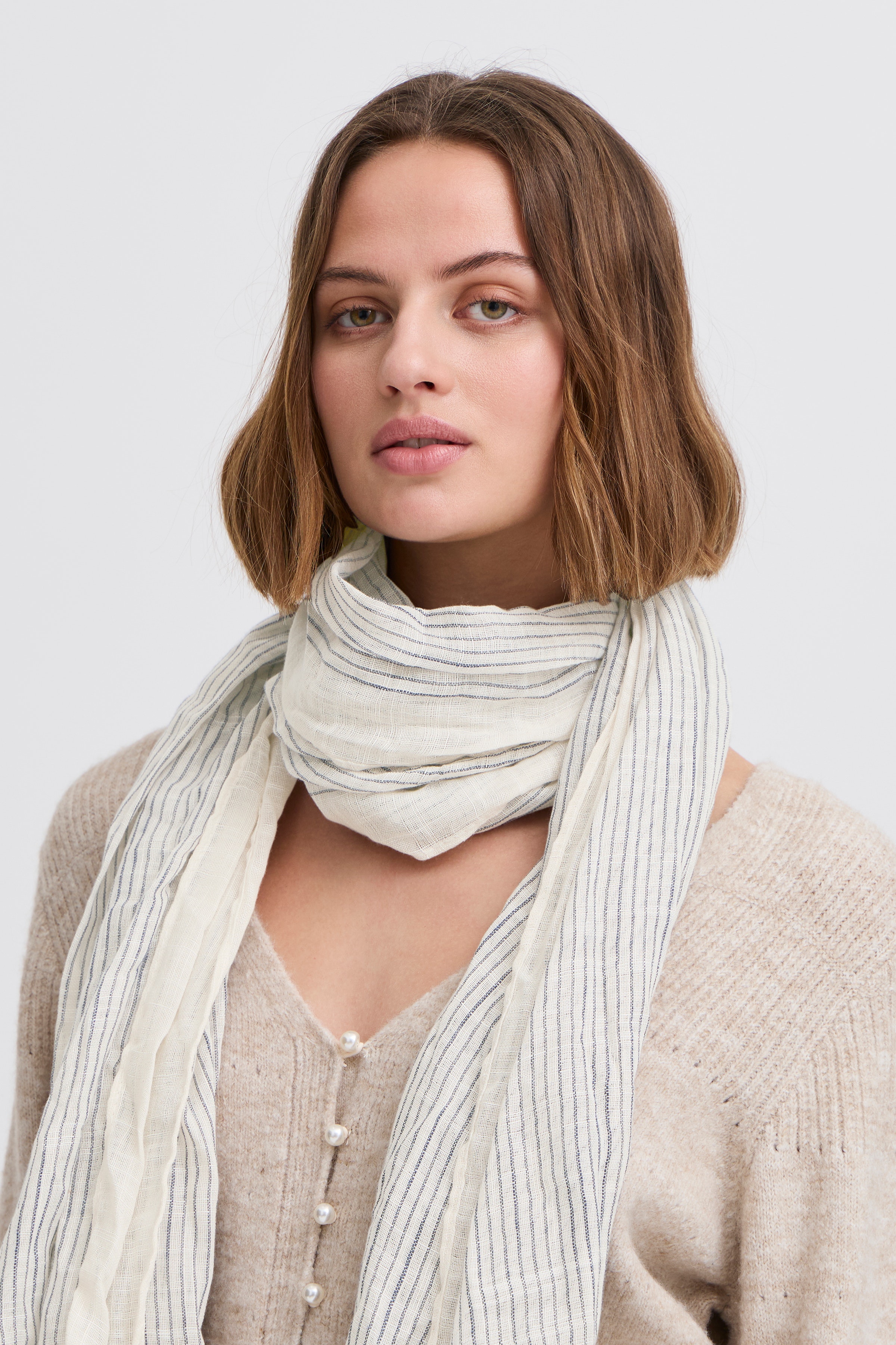 IAPERNILLA Sjaal LOOKBOOK DETAIL 20122649-193933