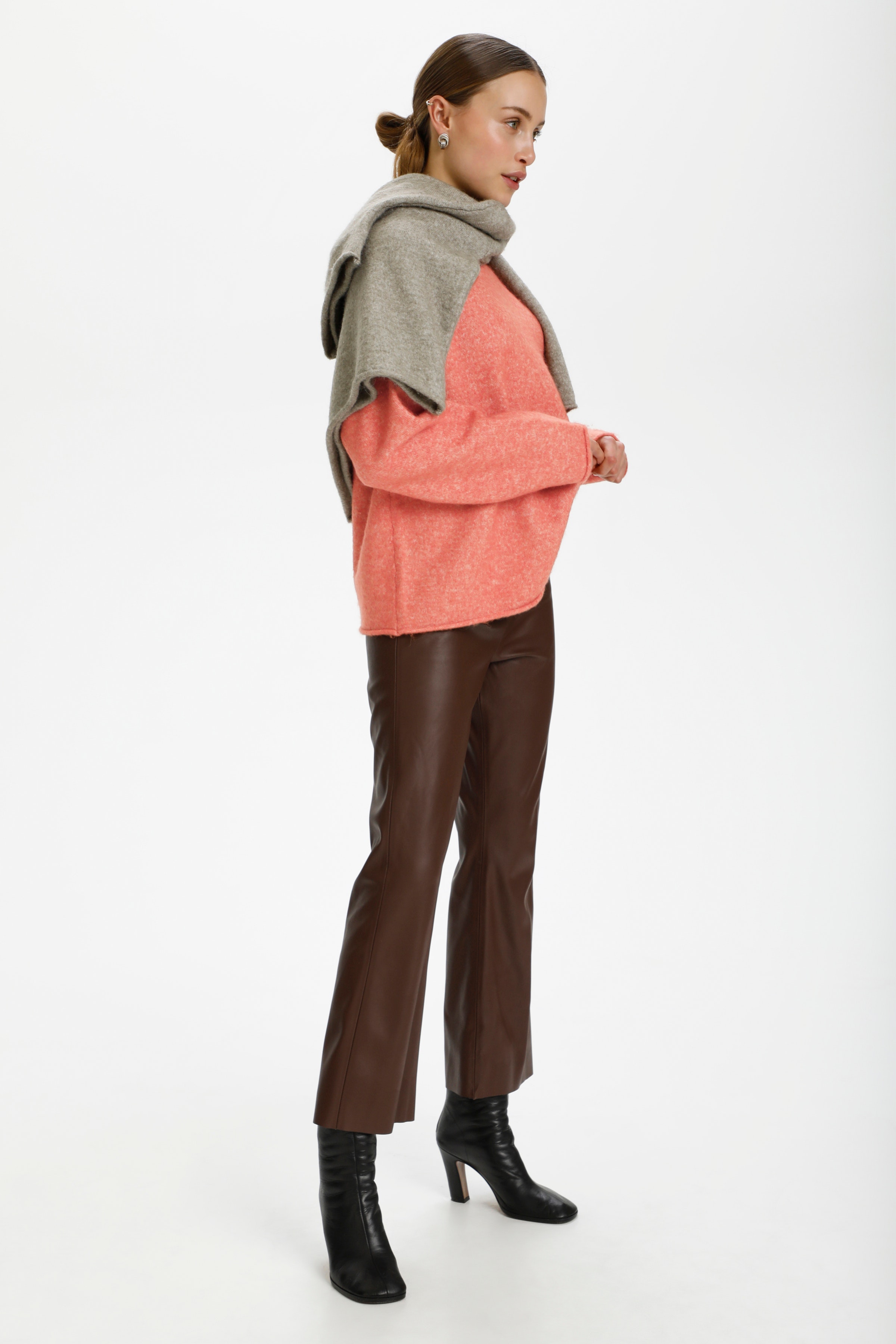  SLMiya Pullover LS

 LOOKBOOK FRONT 30405146-1715401
