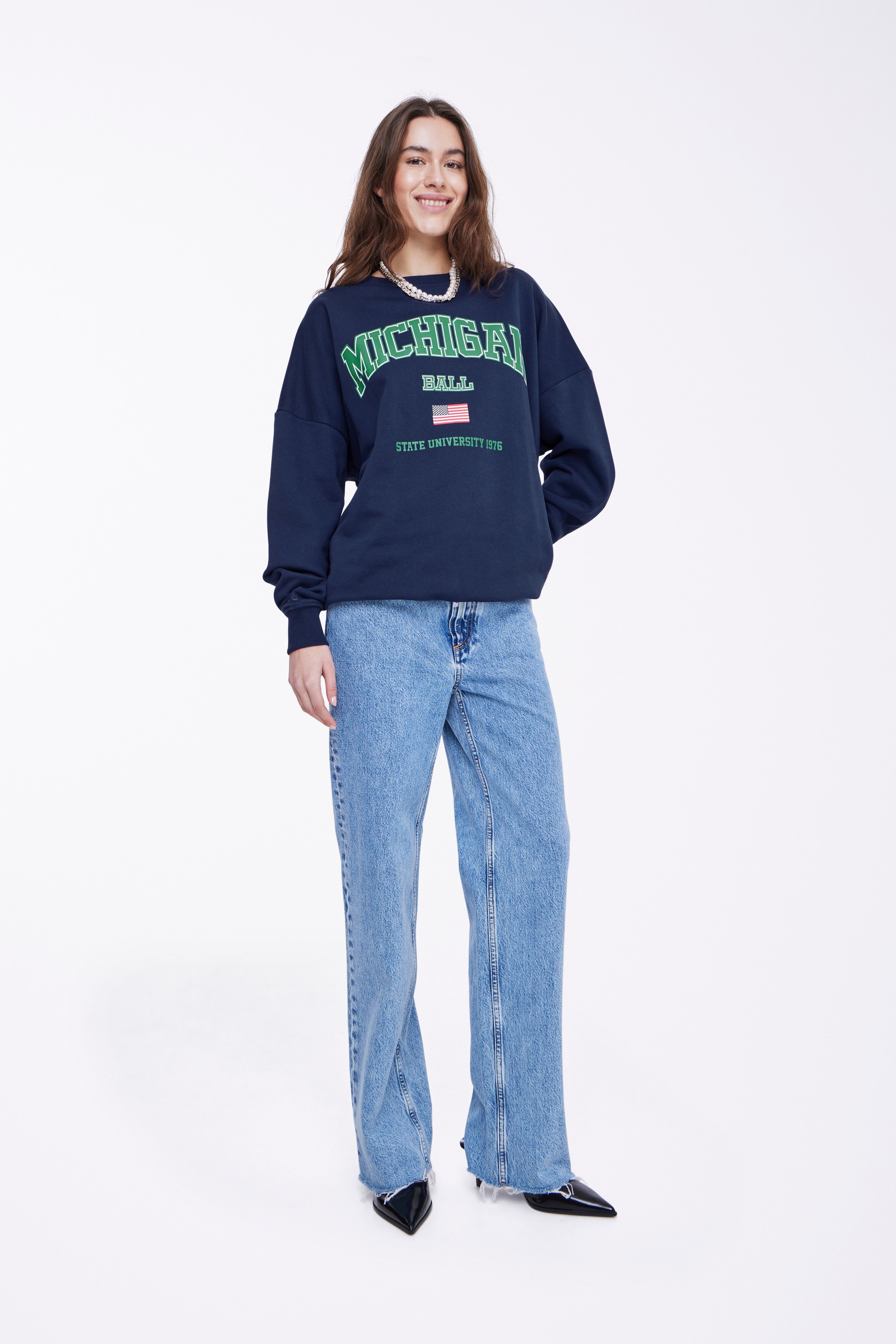 L. SMITH SWEATSHIRT LOOKBOOK FRONT 50400051-193934