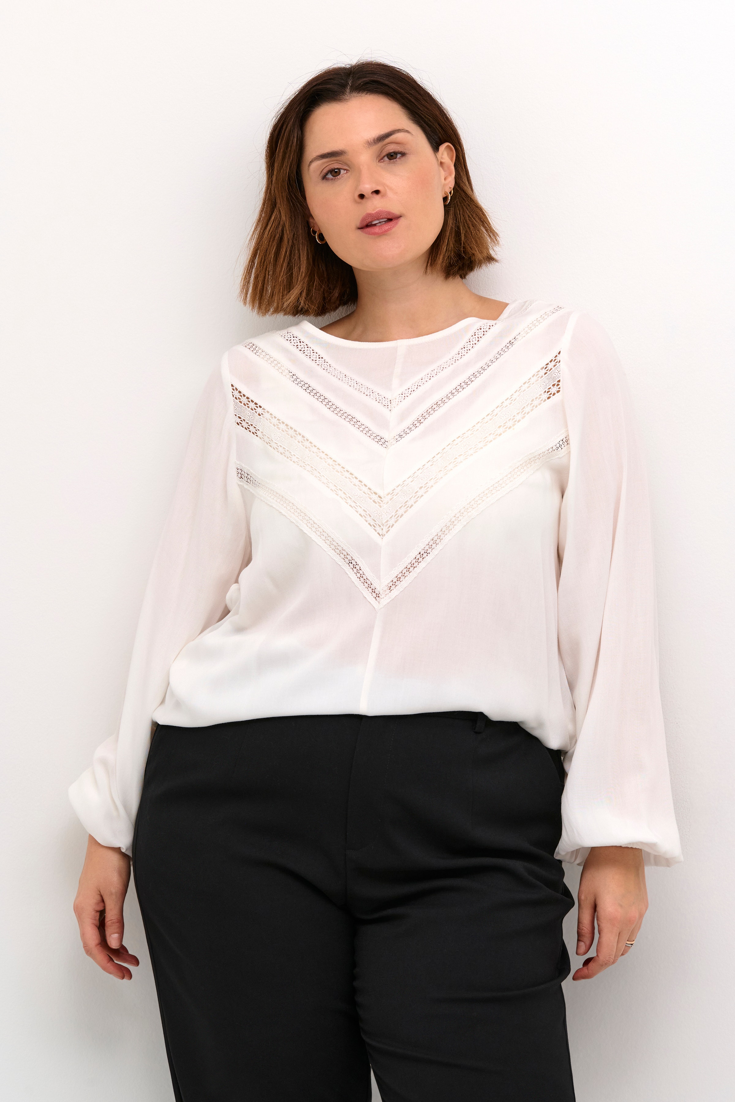 KCelina Blouse LOOKBOOK FRONT 10582767-110602