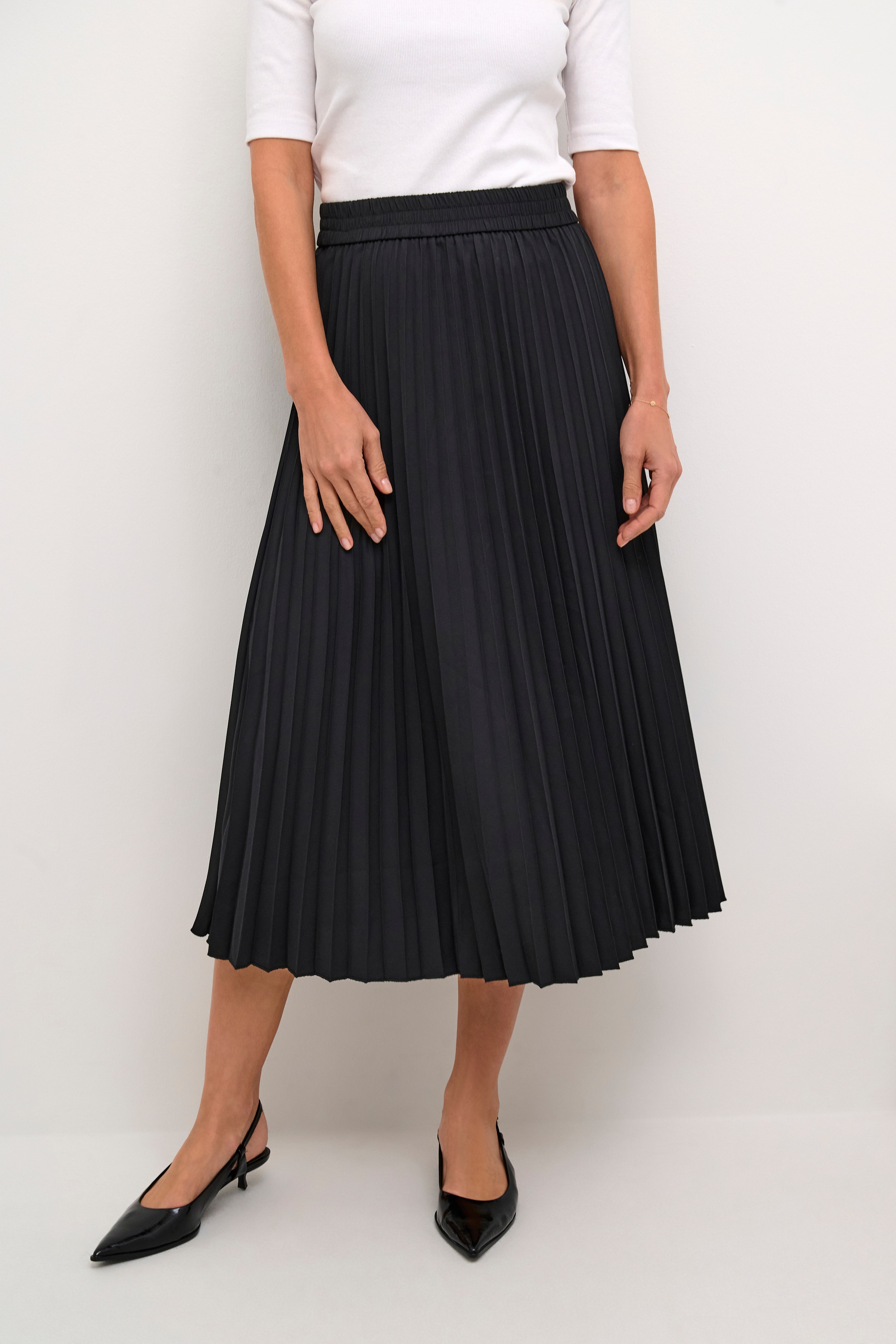 KAleandra Skirt LOOKBOOK FRONT 10508181-100121