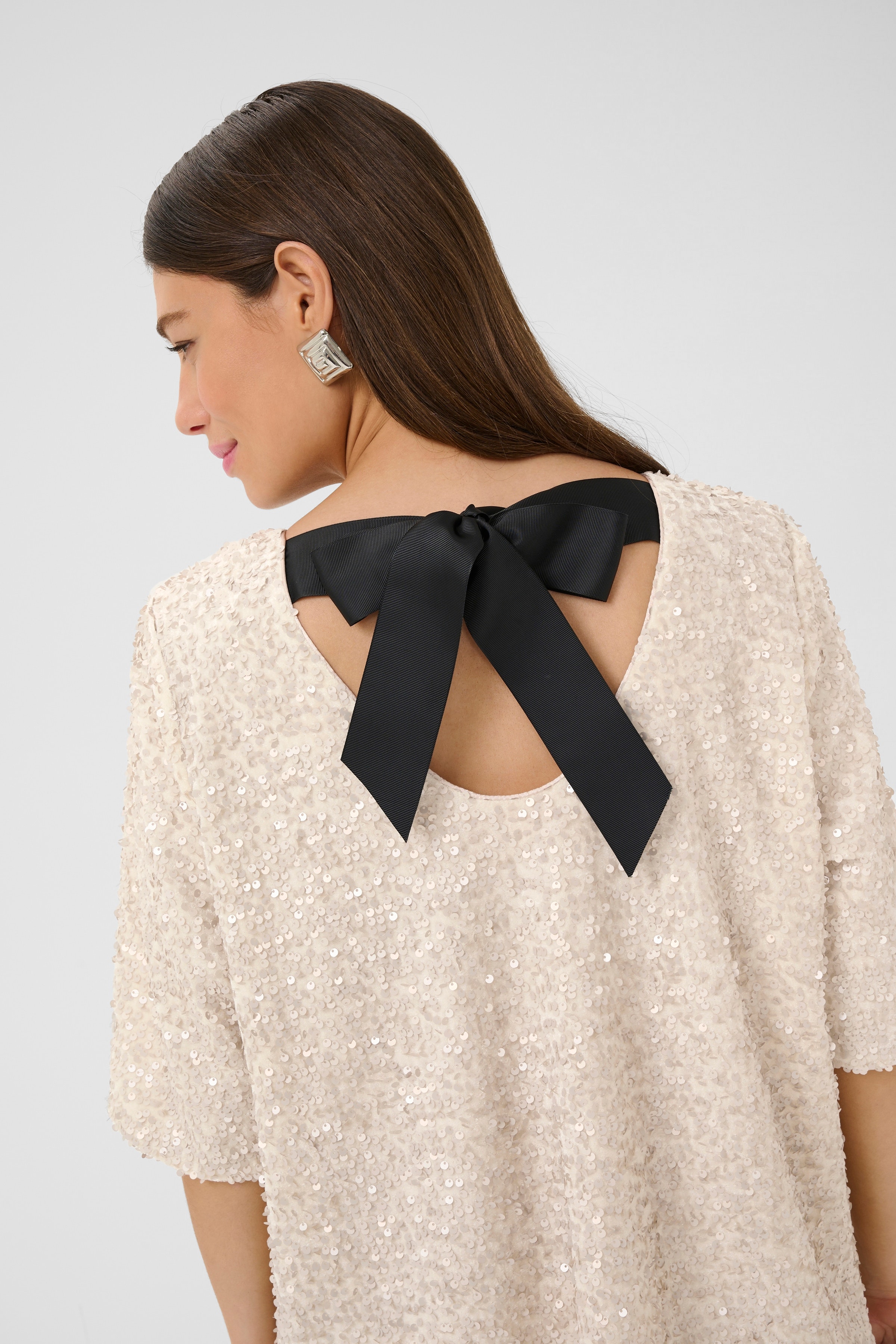 CUnali Paljettklänning LOOKBOOK DETAIL 50112510-120304