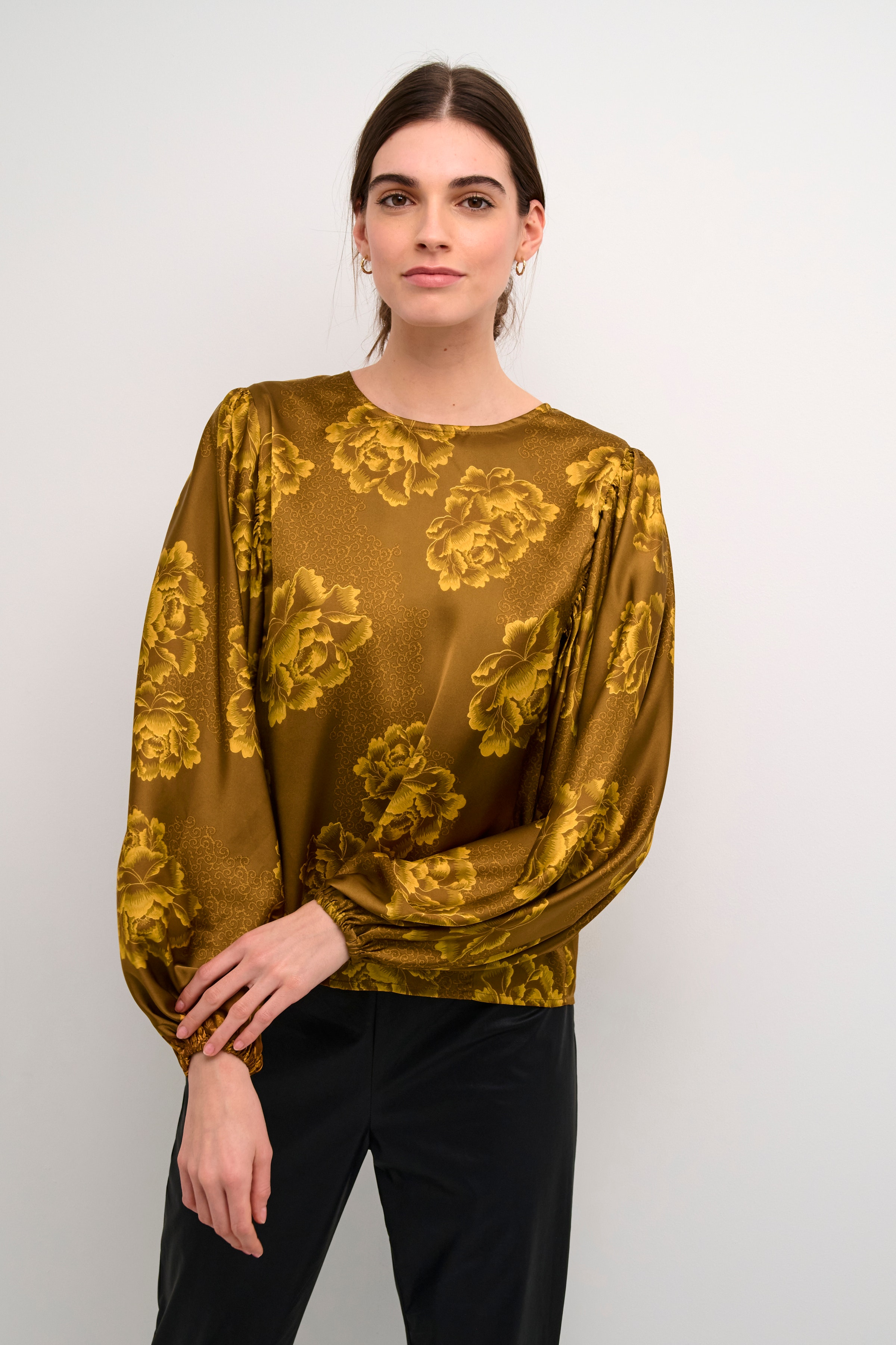 CUrosie Blouse LOOKBOOK FRONT 50110992-106369