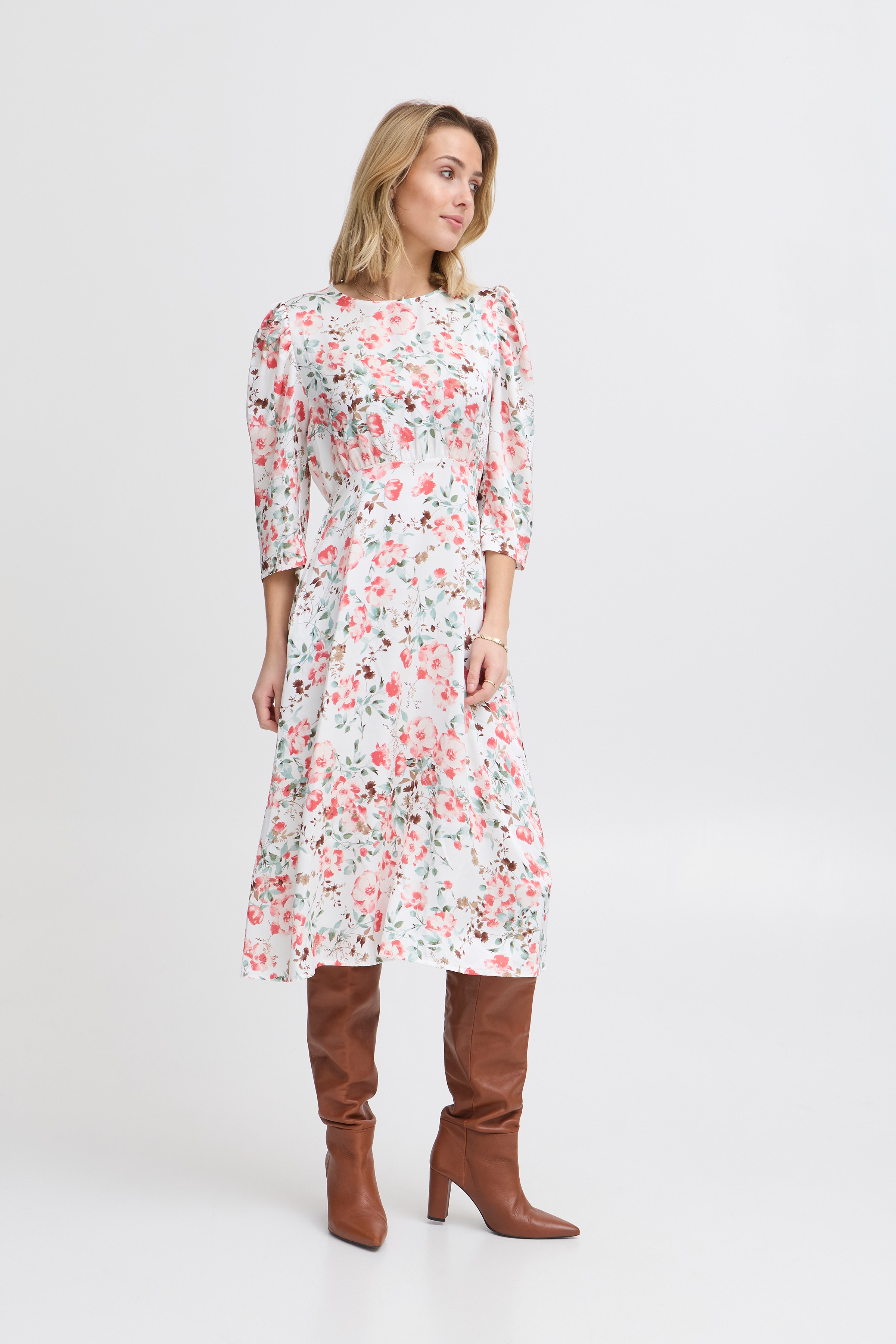 SBLEE Kjole LOOKBOOK FRONT 22100894-181762