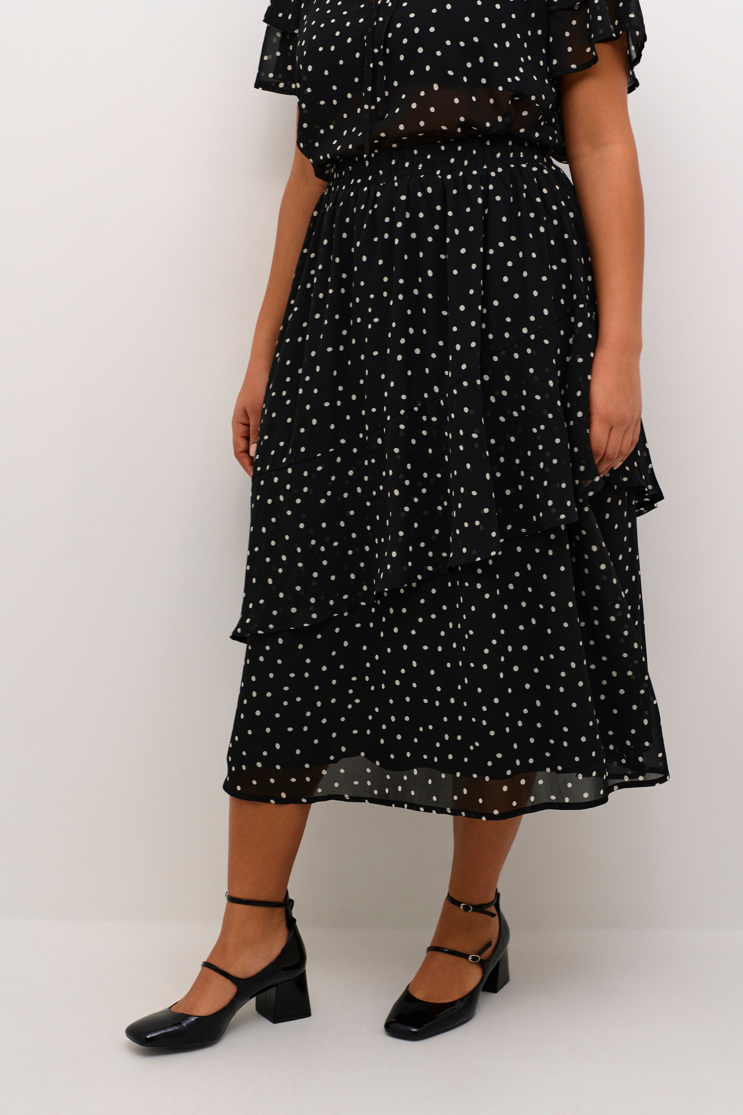 KCsallie Jupe LOOKBOOK FRONT 10582576-106287