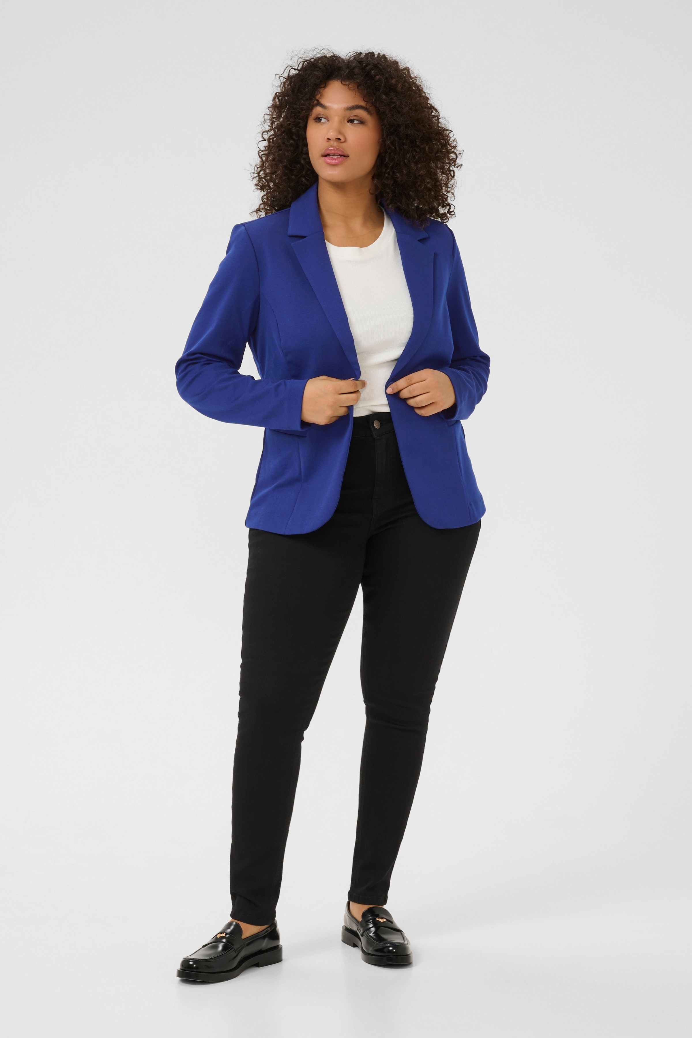 KCjenna Blazer LOOKBOOK FRONT 10582130-193942