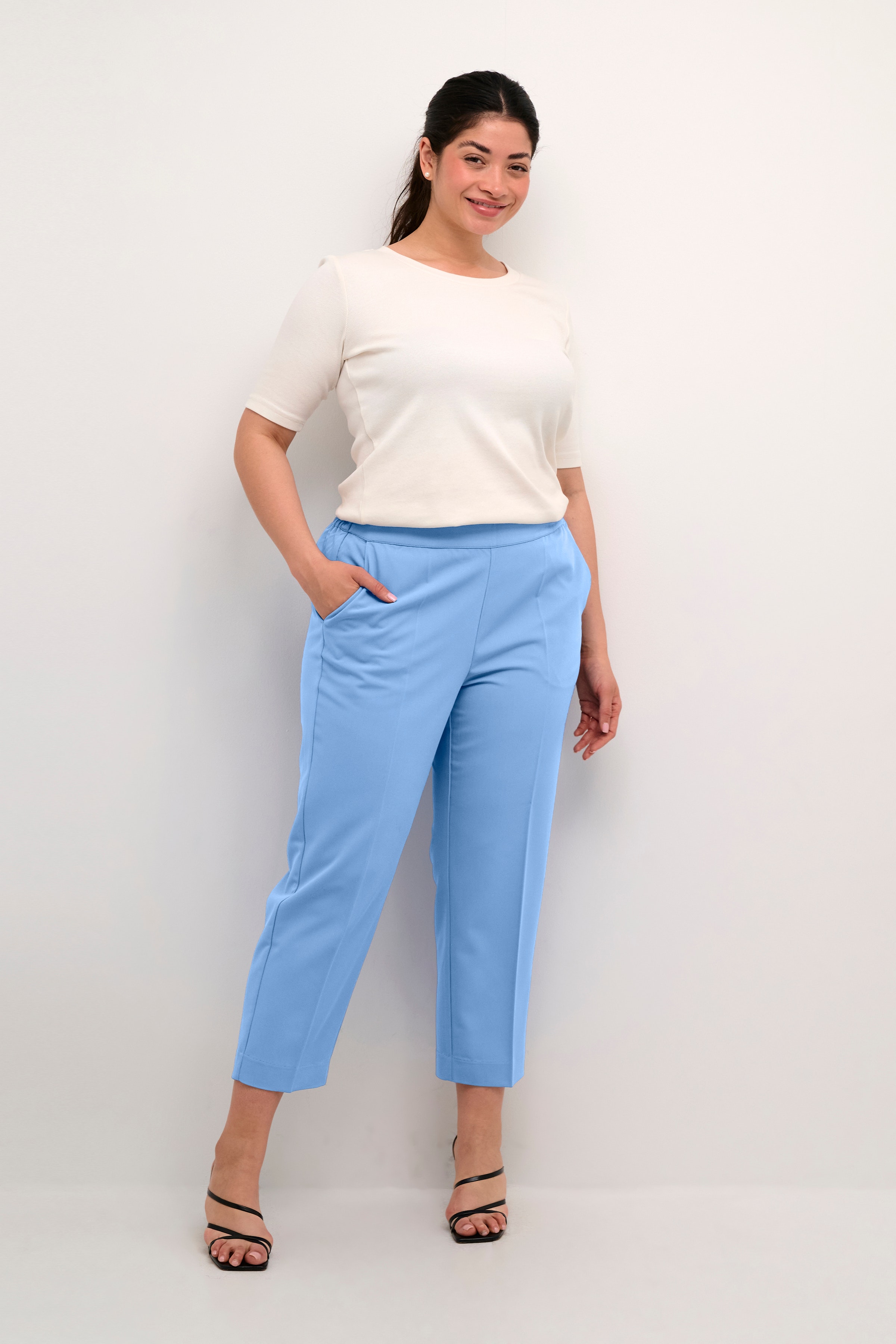 KCsakira Cropped Broek LOOKBOOK FRONT 10580650-183936