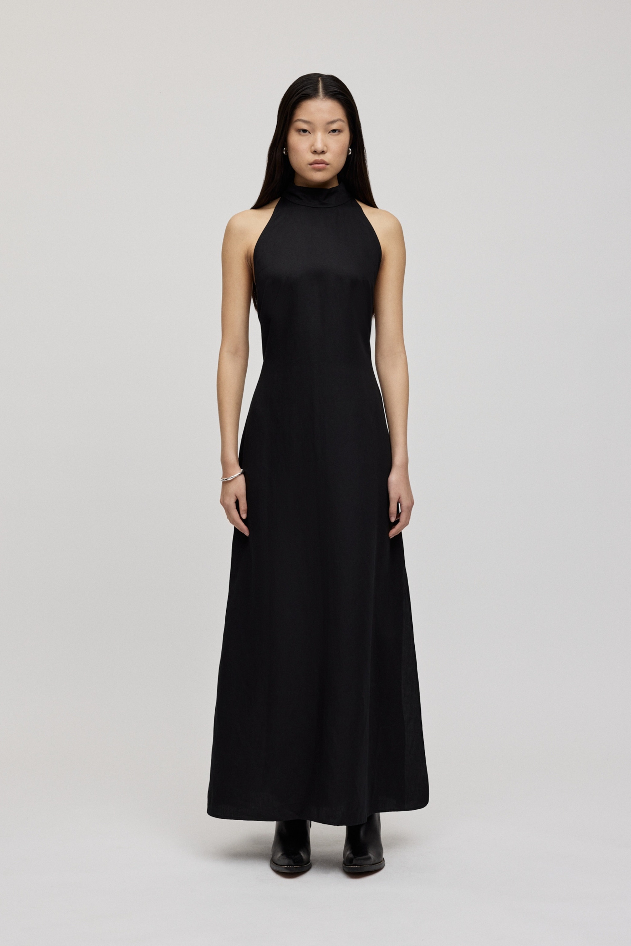 NELA Kjole LOOKBOOK FRONT 30600538-BK999