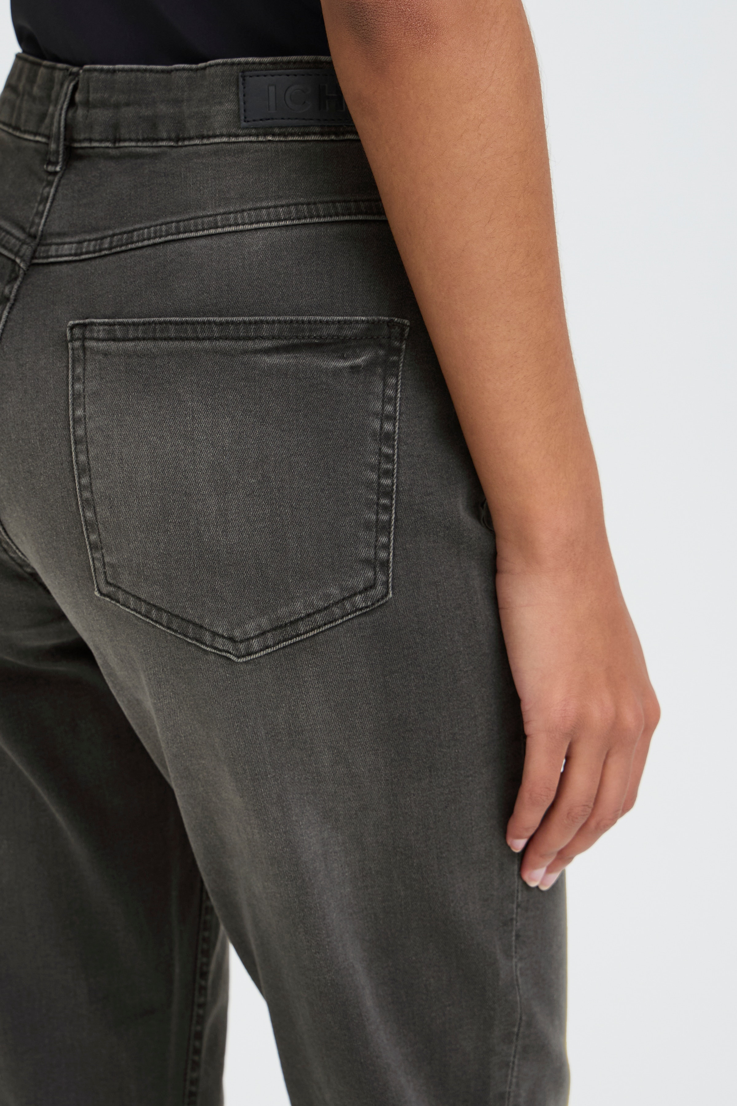 IHTWIGGY RAVEN Jeans LOOKBOOK DETAIL 20110967-19071