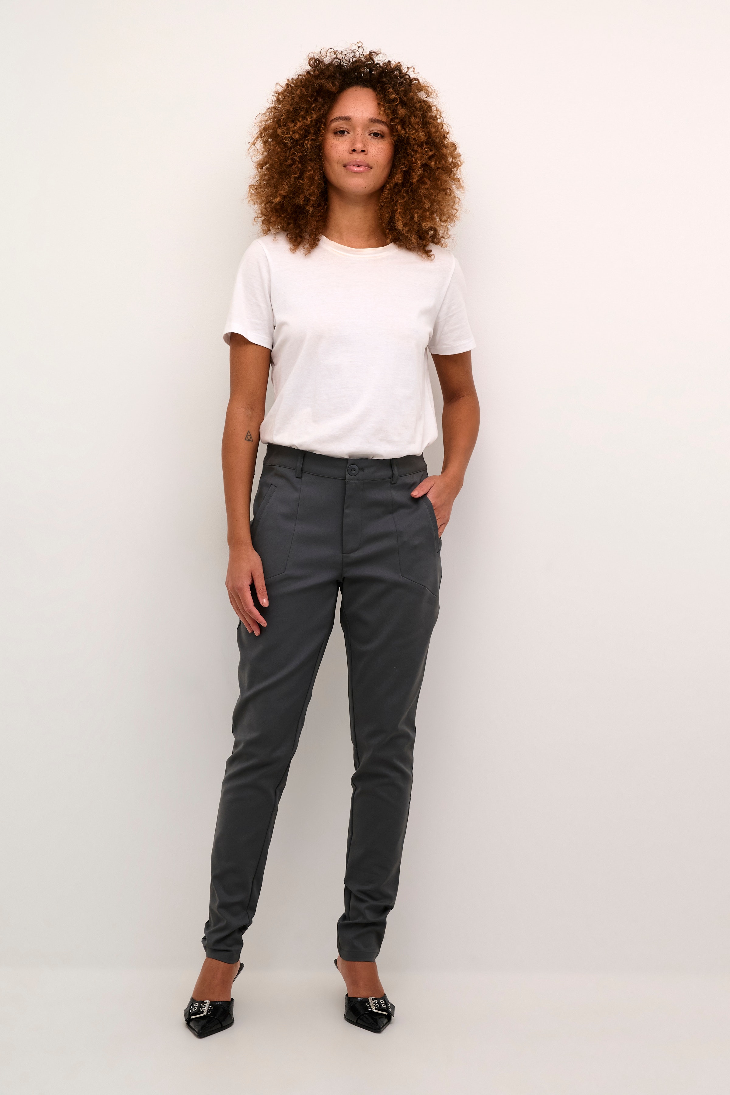 Vera Trousers LOOKBOOK FRONT 550677-103741