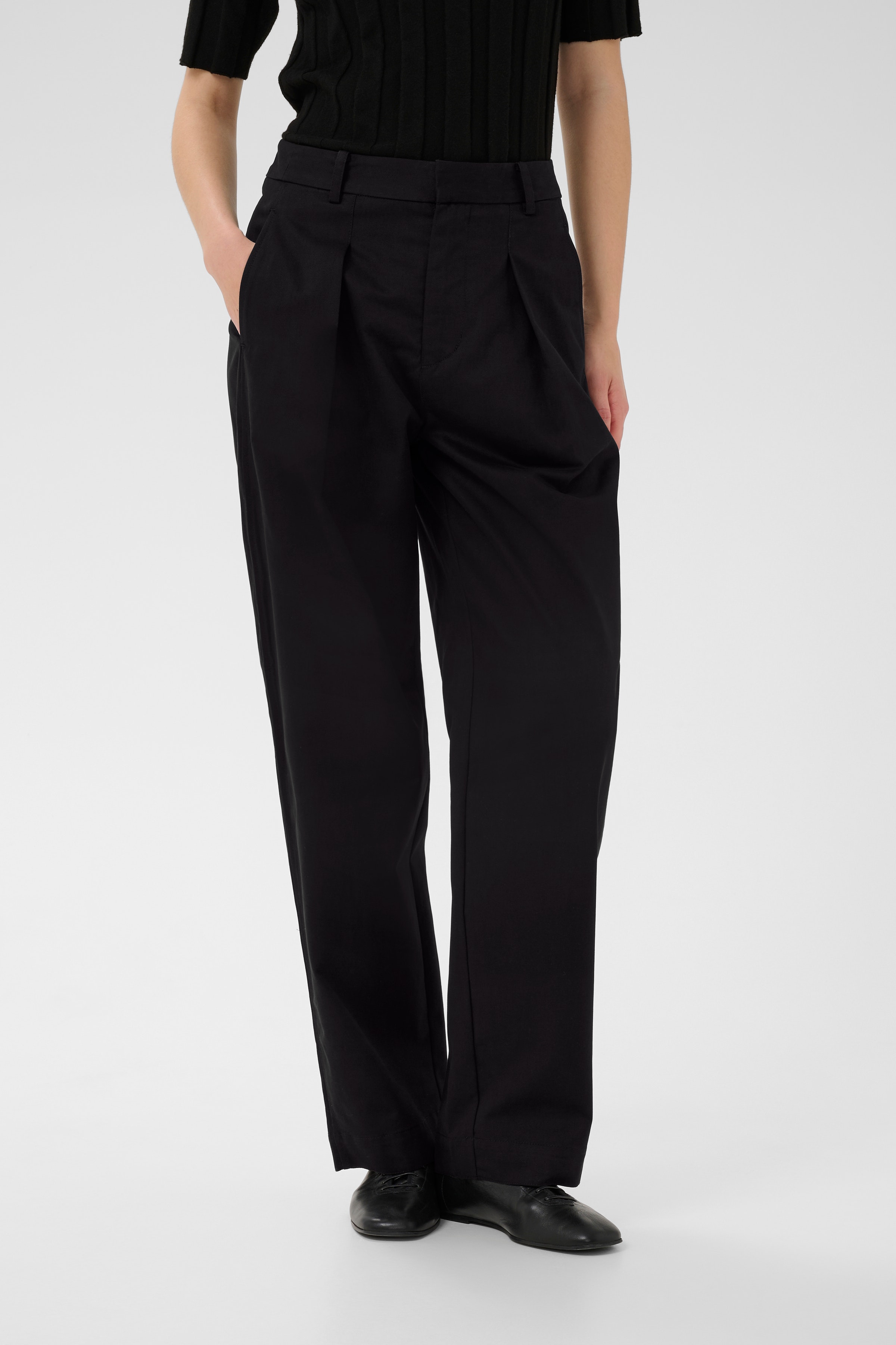 TinikkaIW Hose LOOKBOOK FRONT 30111163-194008