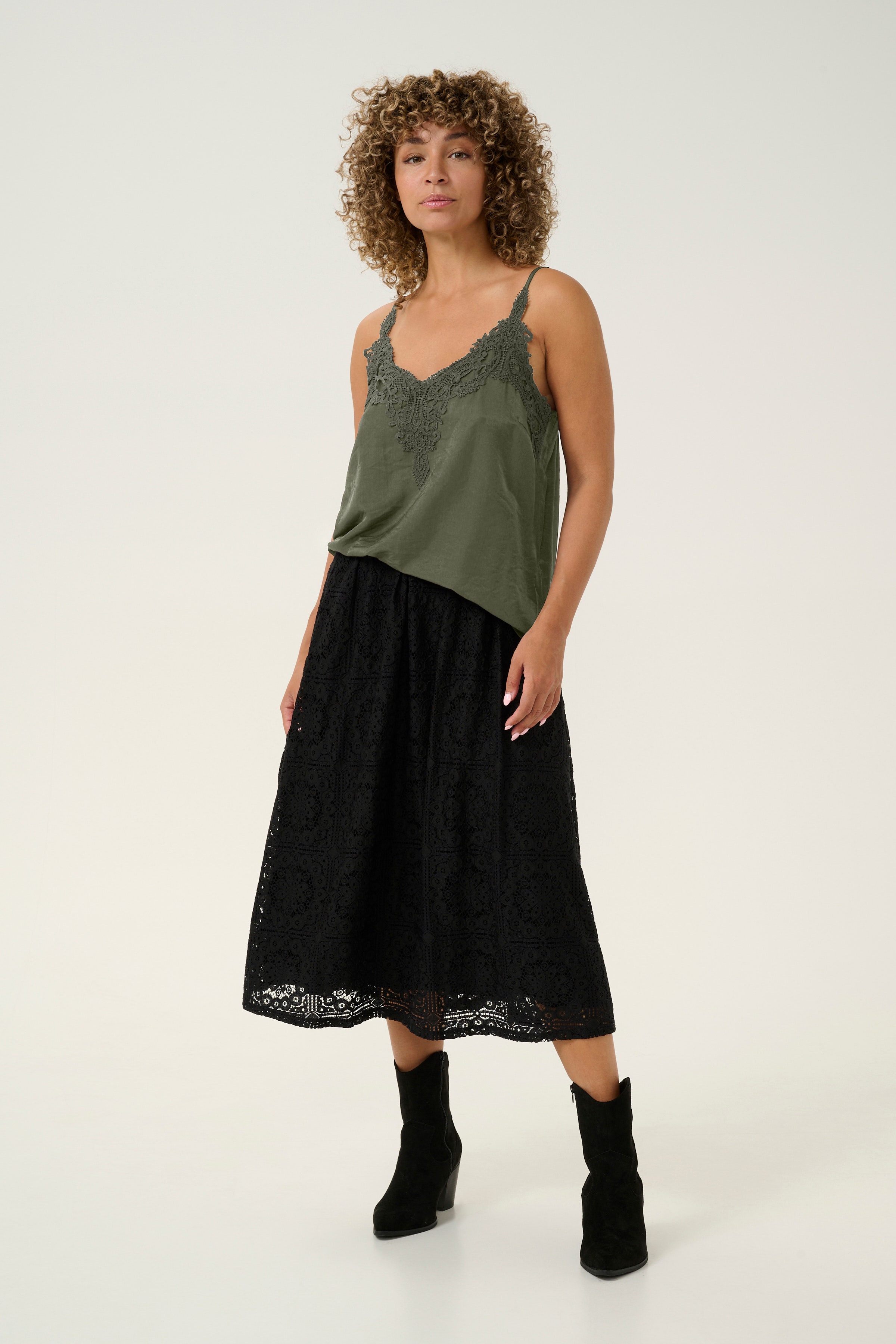 CRAnna Top LOOKBOOK FRONT 10611224-190413