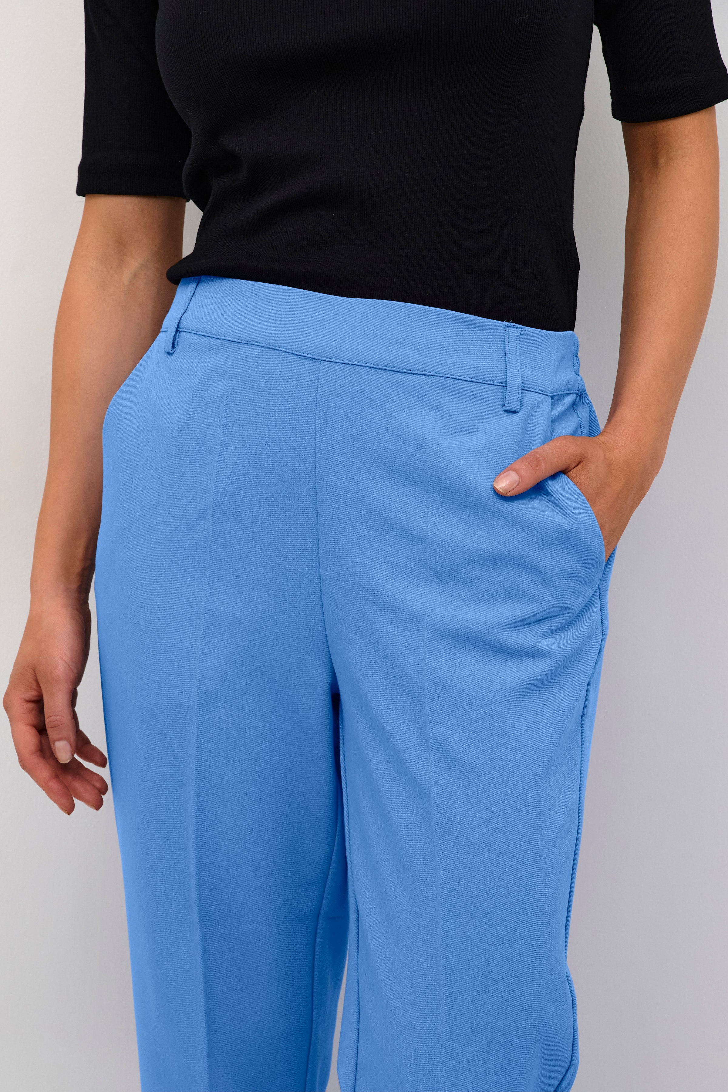 KAsakura Cropped Pants LOOKBOOK DETAIL 10506127-174037