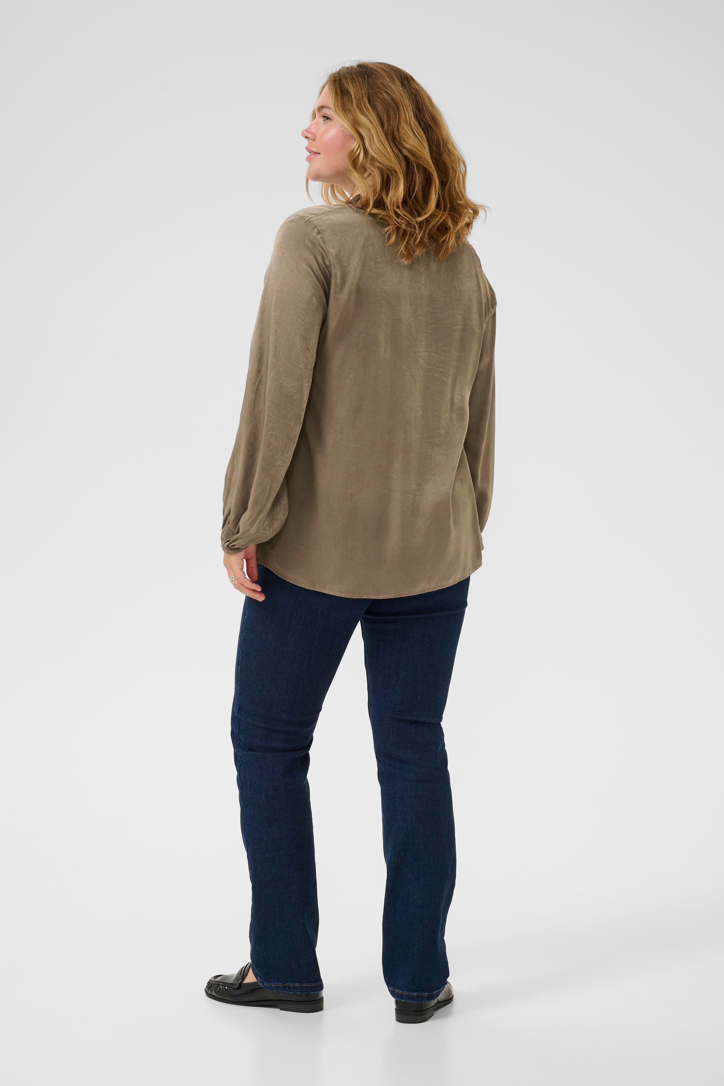 KCmilia Bluse LOOKBOOK FRONT 10583774-190808