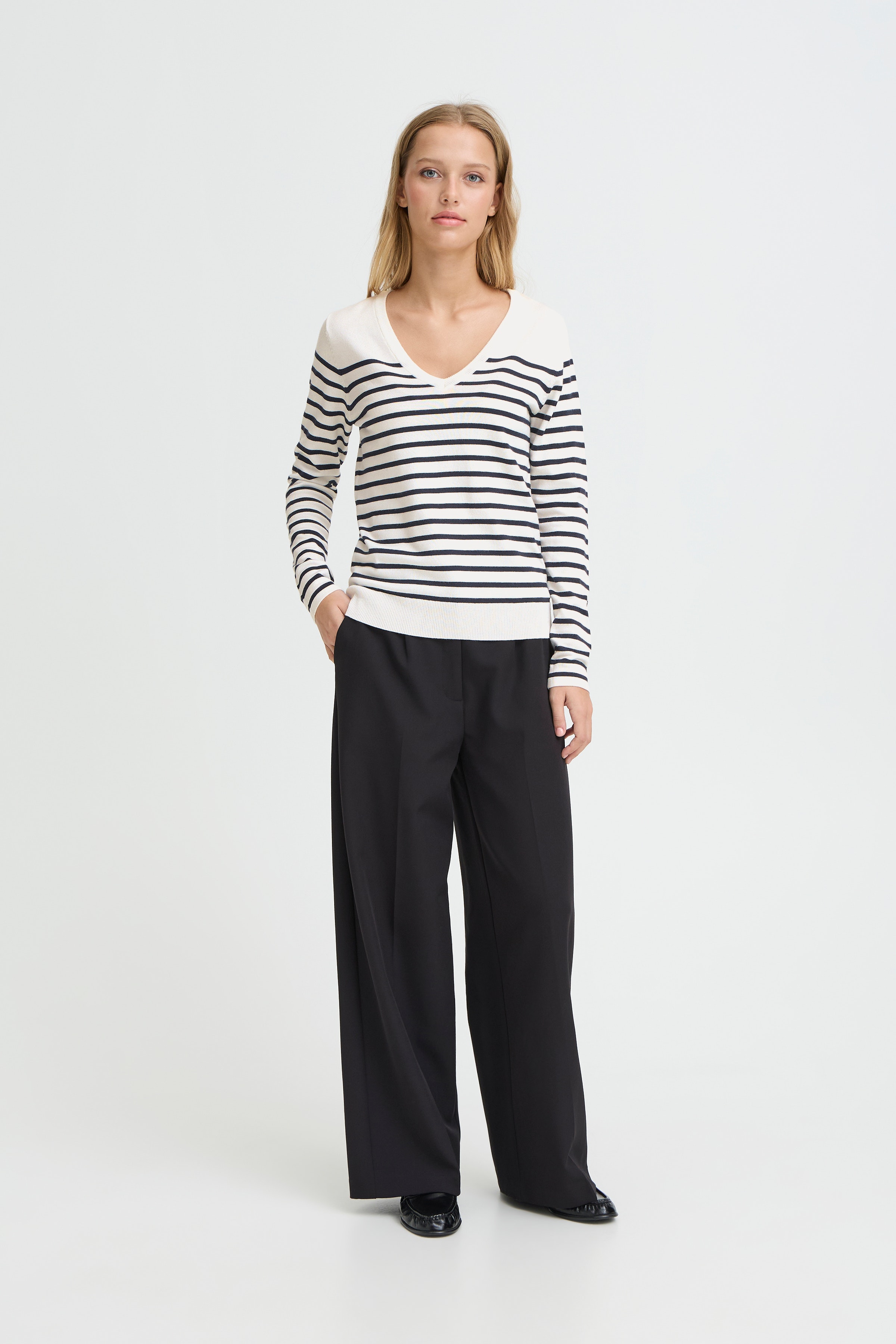 IHLULS V-Neck Pullover LOOKBOOK FRONT 20125815-900006937