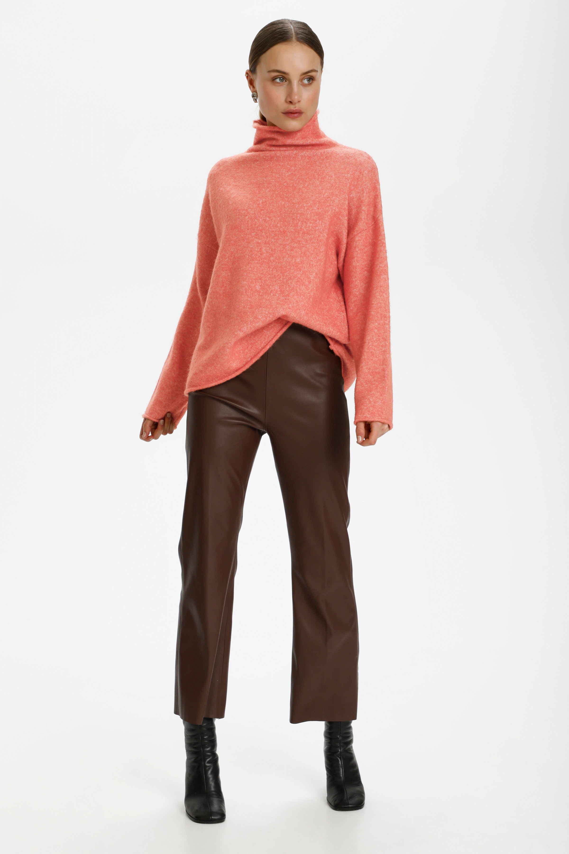  SLMiya Pullover LS

 LOOKBOOK FRONT 30405146-1715401