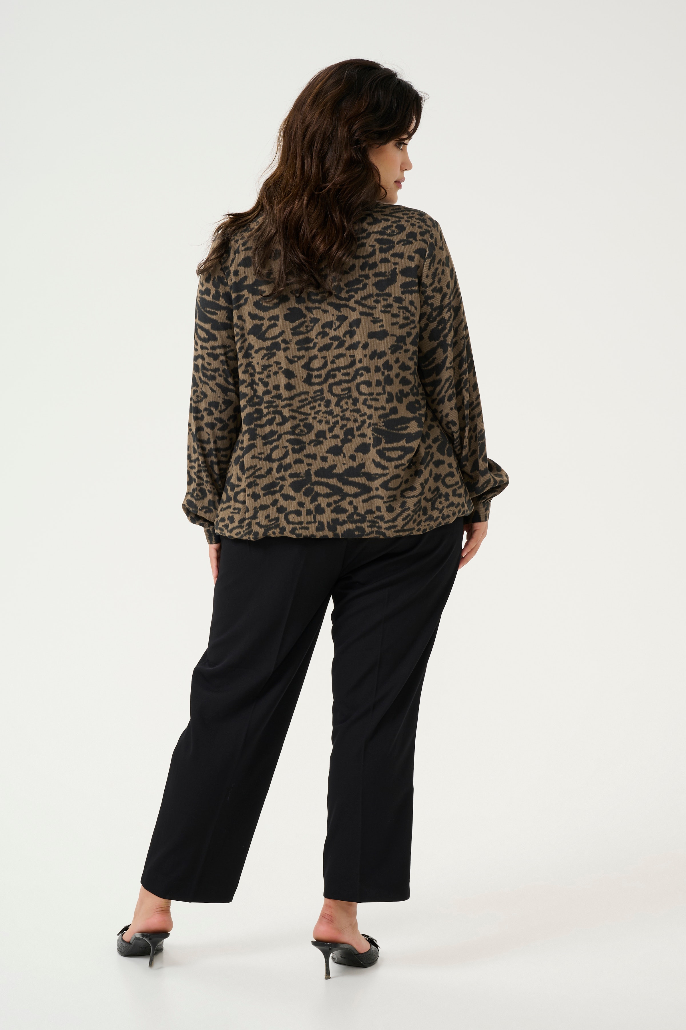 KCdiana Leopard Blouse  LOOKBOOK BACK 10581815-107077