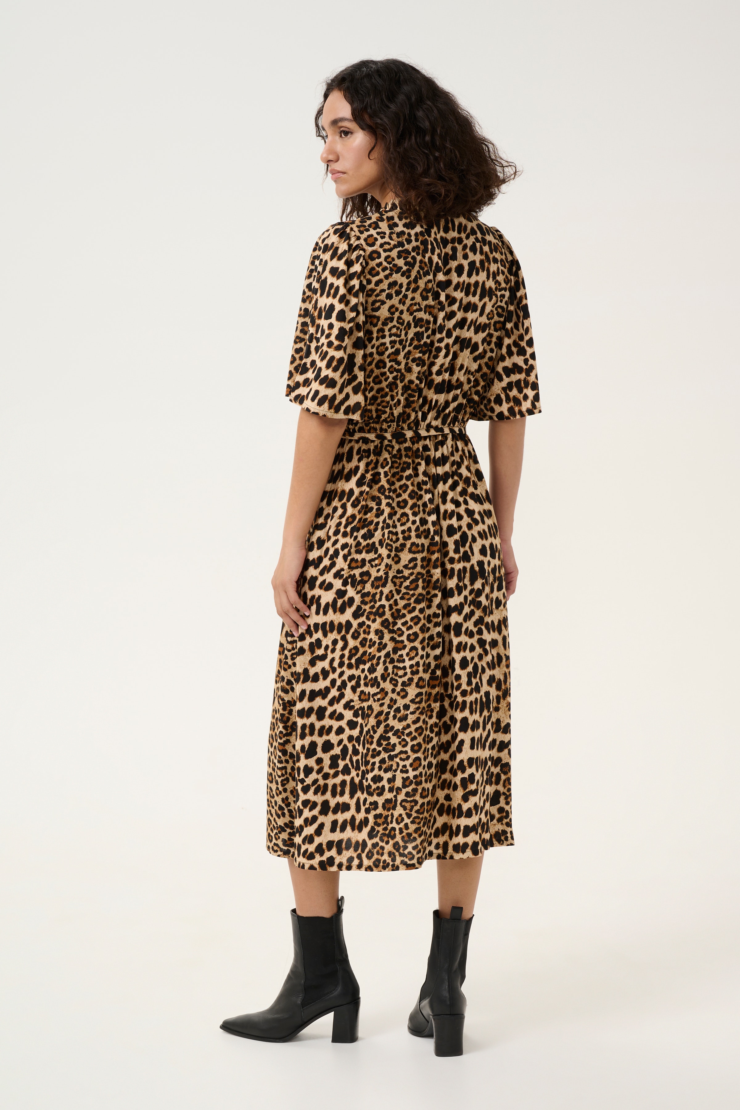 KAarina Leopard dress LOOKBOOK BACK 10552363-105798