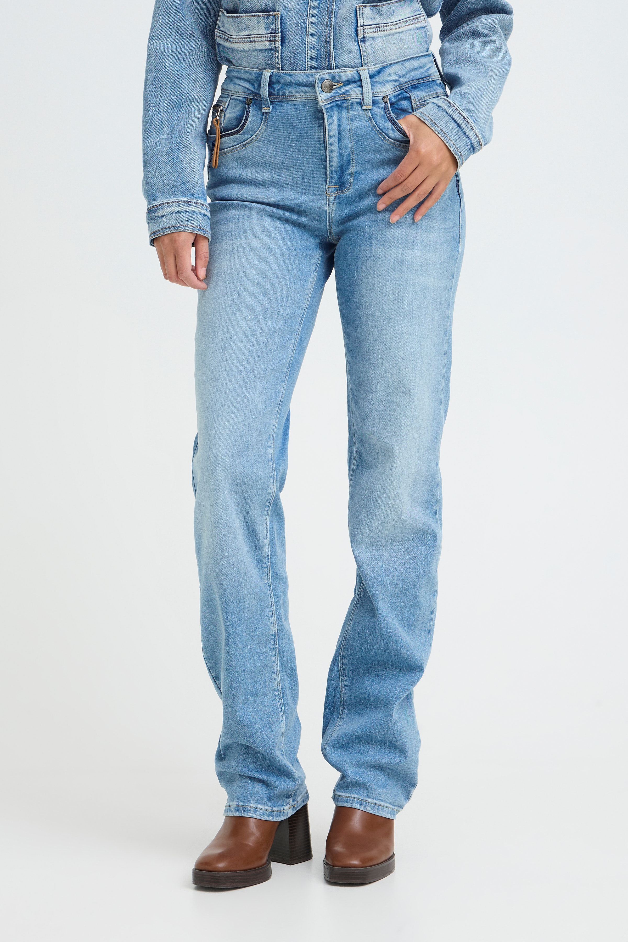 PZKAROLINA HW Jeans Straight Leg LOOKBOOK FRONT 50205580-200008