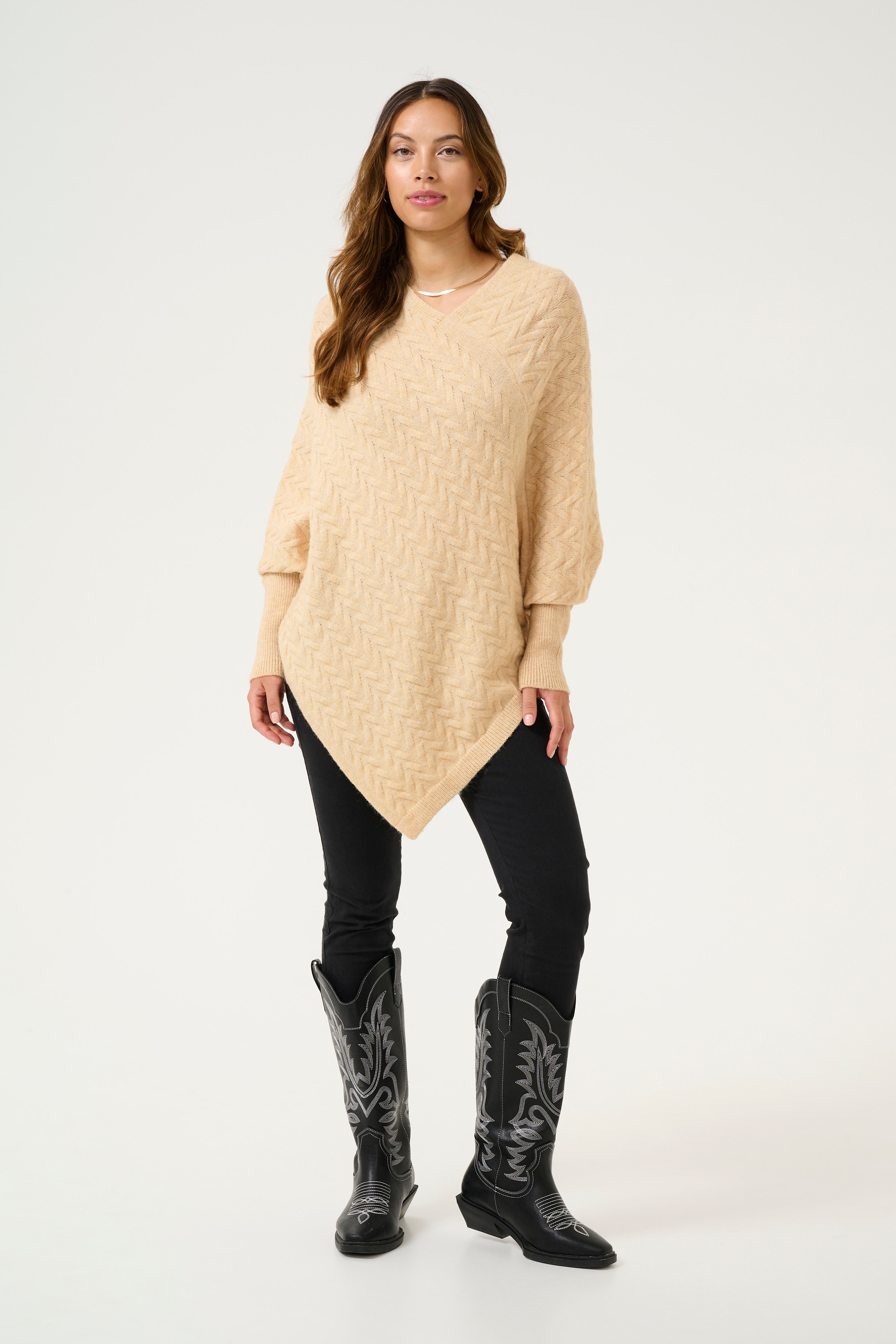 KAvinnie Poncho LOOKBOOK FRONT 10509861-1311061