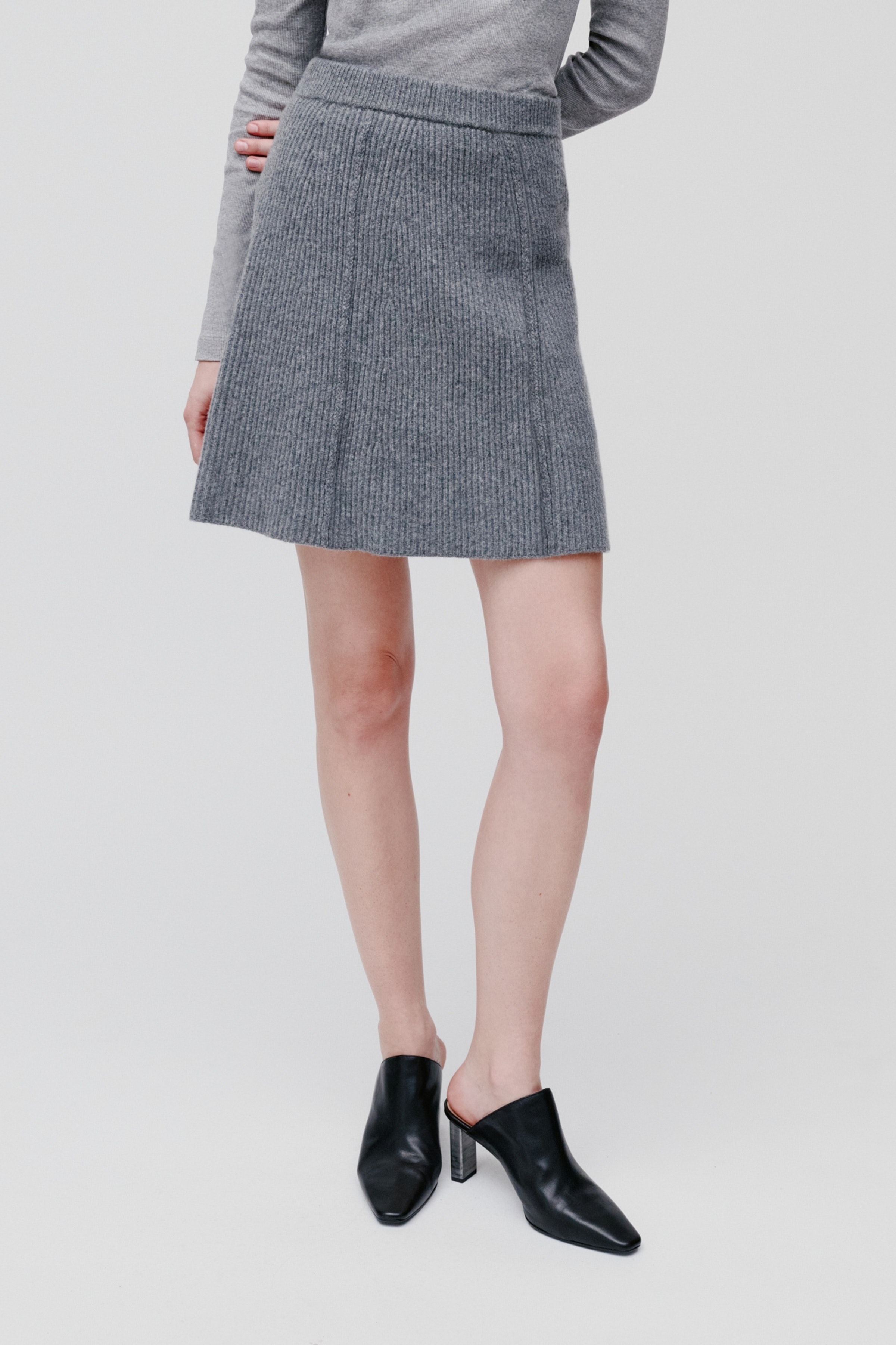 KEENA Skirt LOOKBOOK FRONT 30600601-GY942