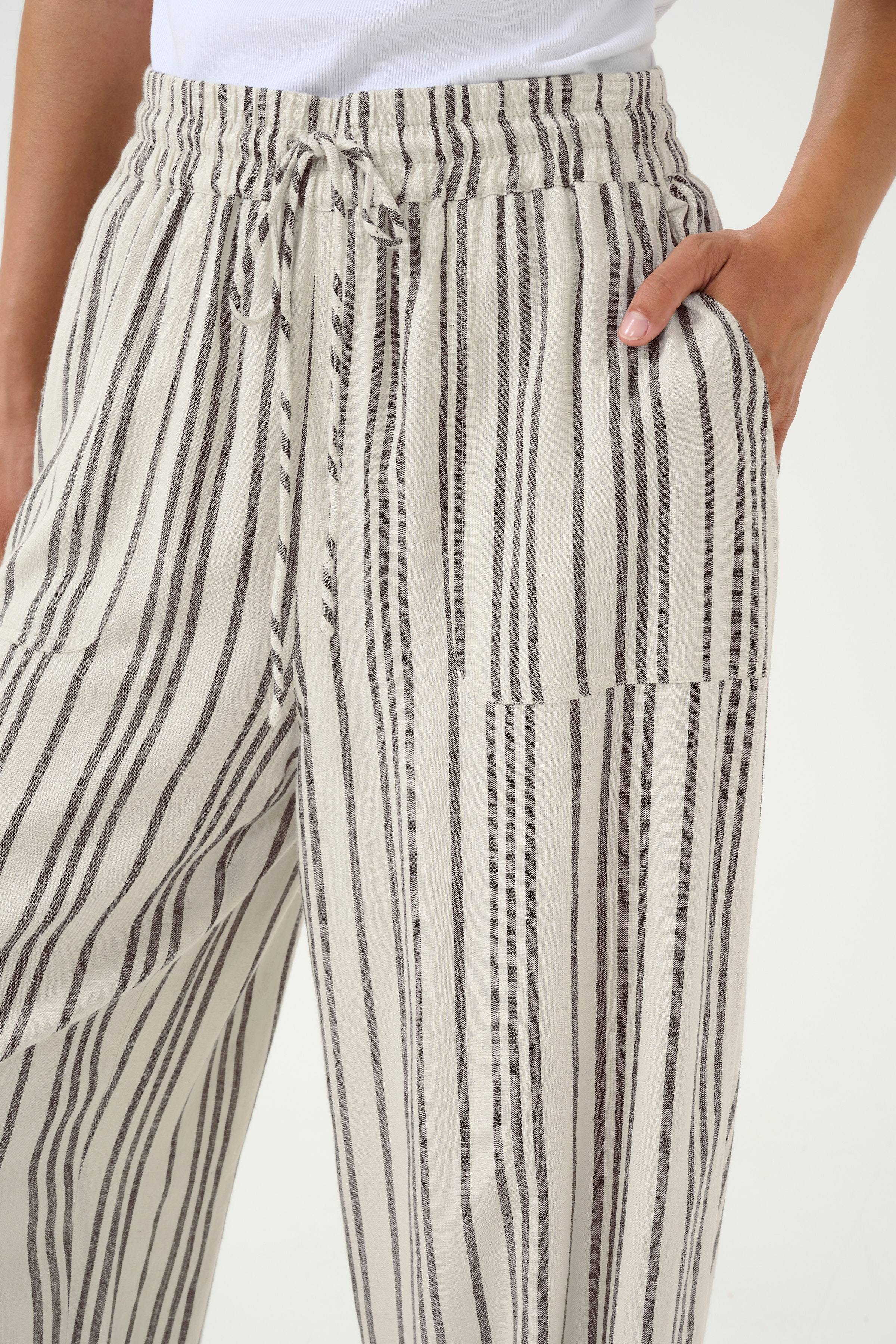 KAmilia Linen trousers LOOKBOOK DETAIL 10508314-107124