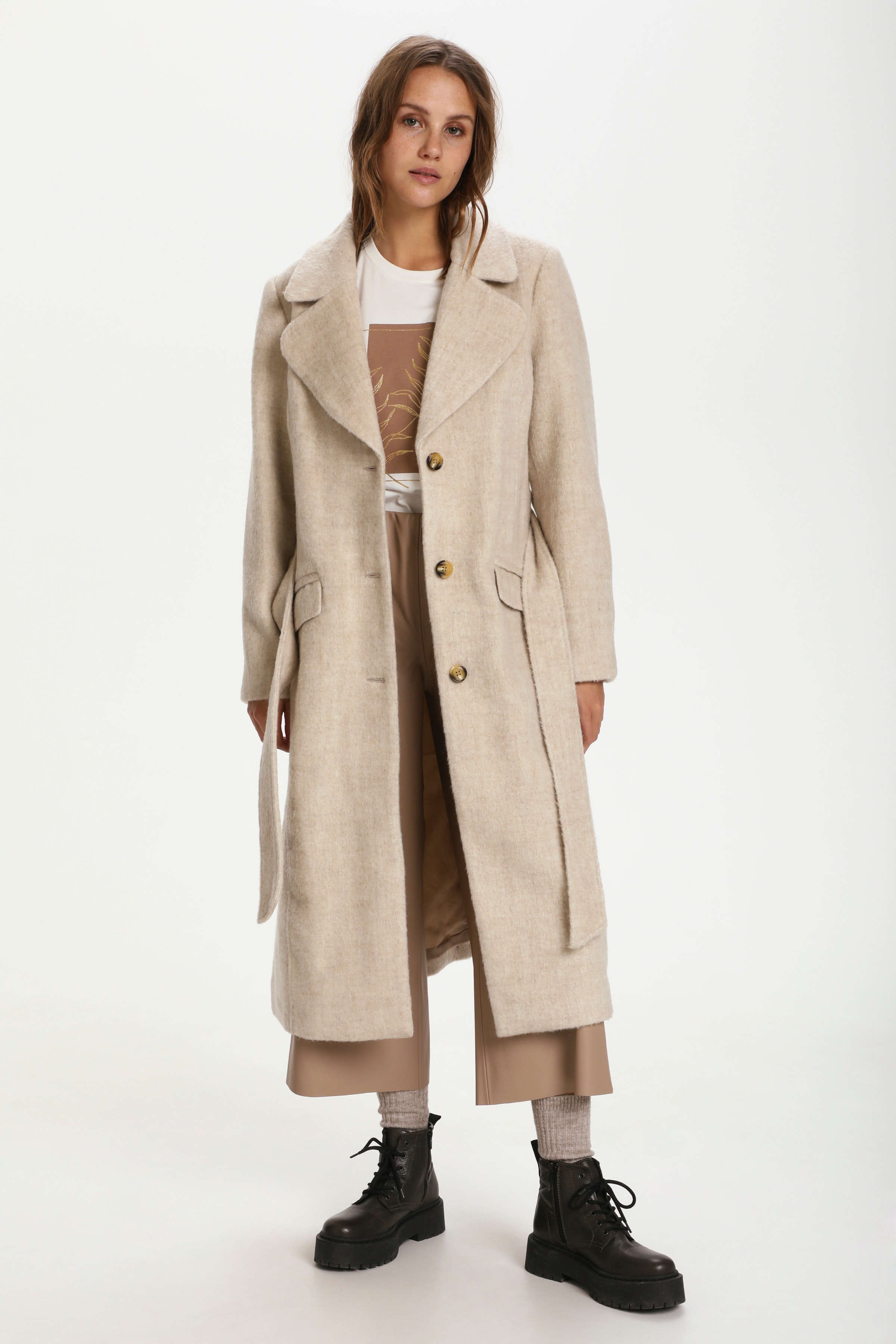 HermineSZ Coat

 LOCATION NONE 30511213-131308