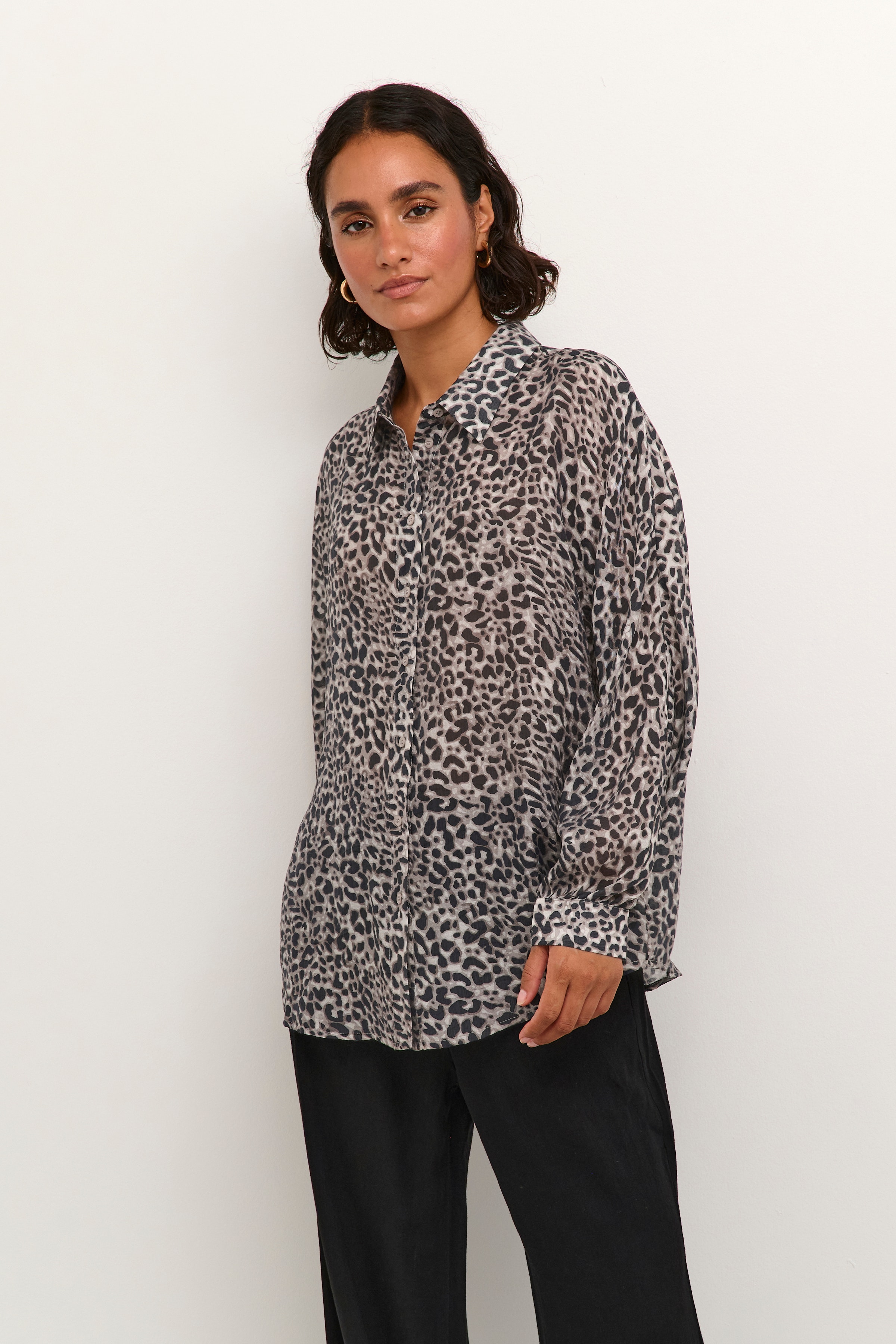 KAvita Leopard Shirt LOOKBOOK FRONT 10508574-105752