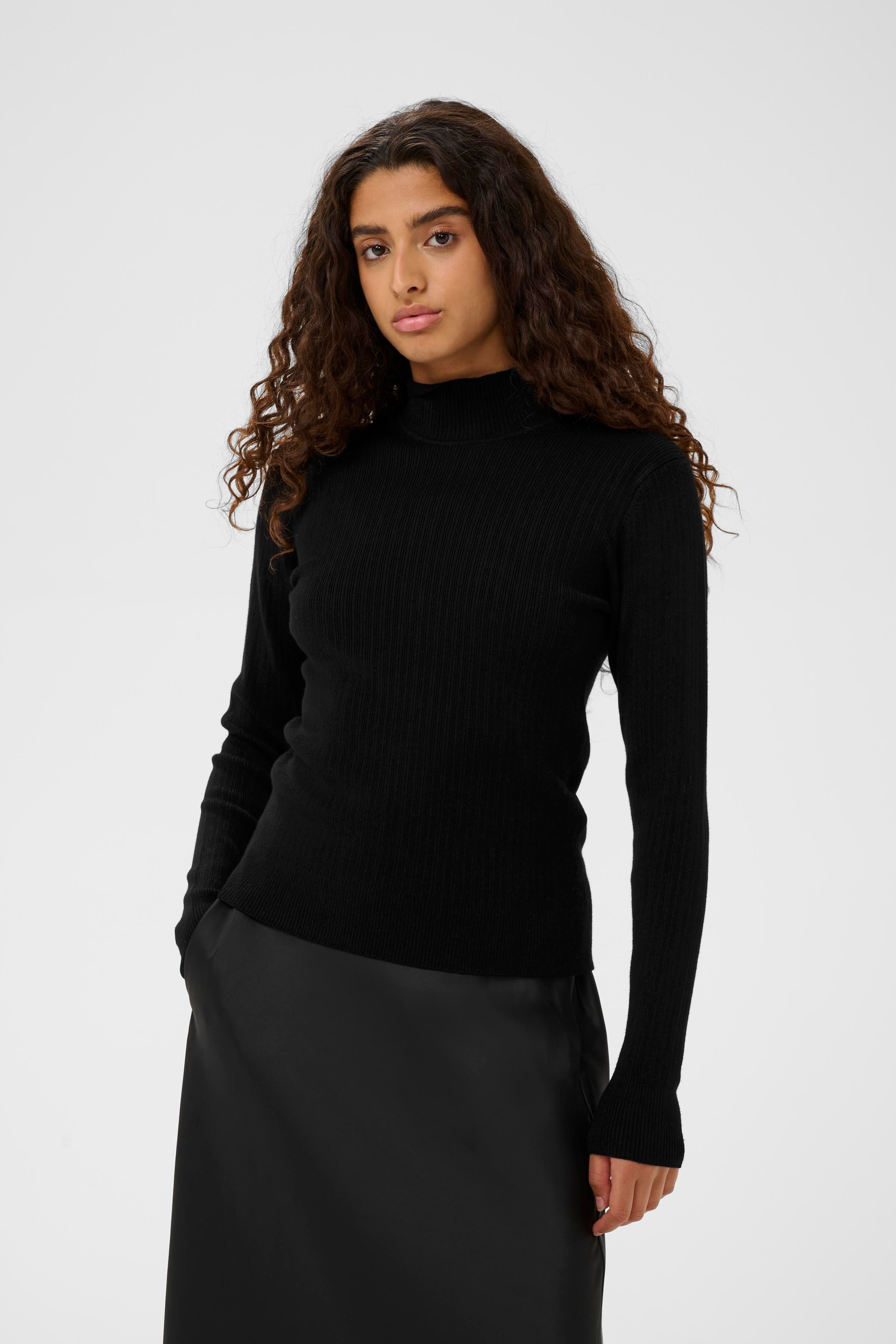 YenahIW Turtleneck LOOKBOOK FRONT 30111124-194008