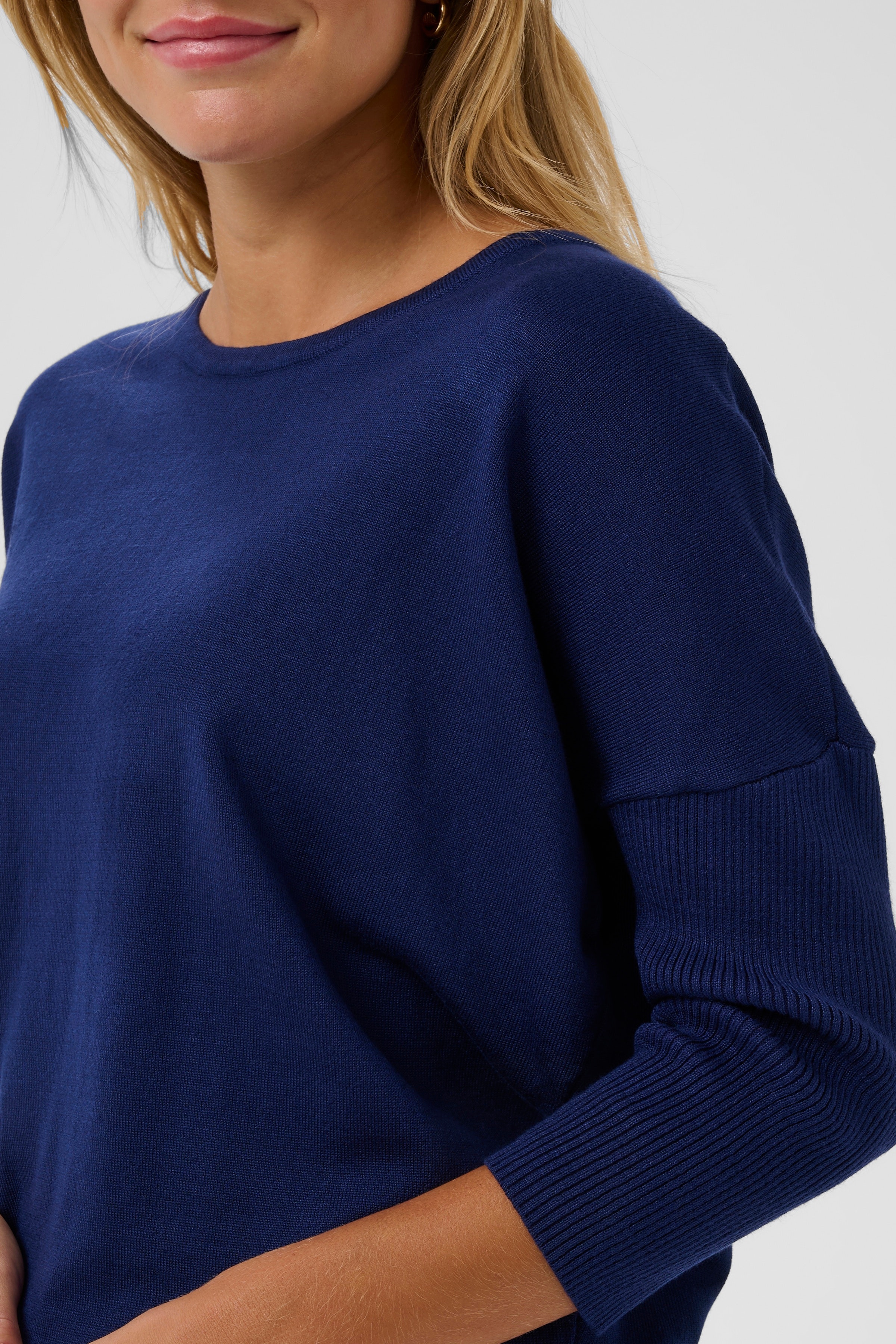 MilaSZ R-Neck Pullover LOOKBOOK DETAIL 30500003-194029