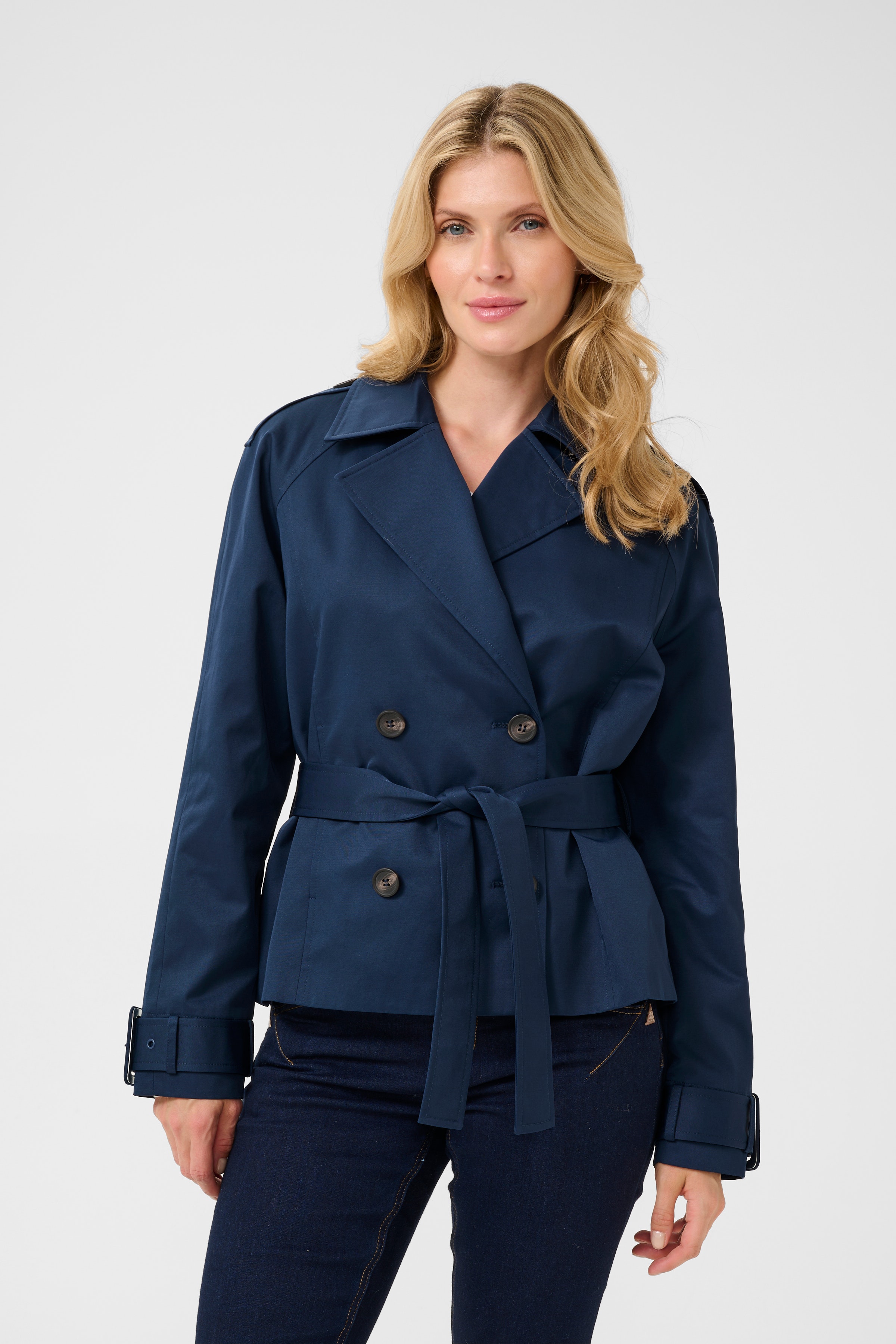 CRRea Kurzer Trenchcoat LOOKBOOK FRONT 10613209-194024