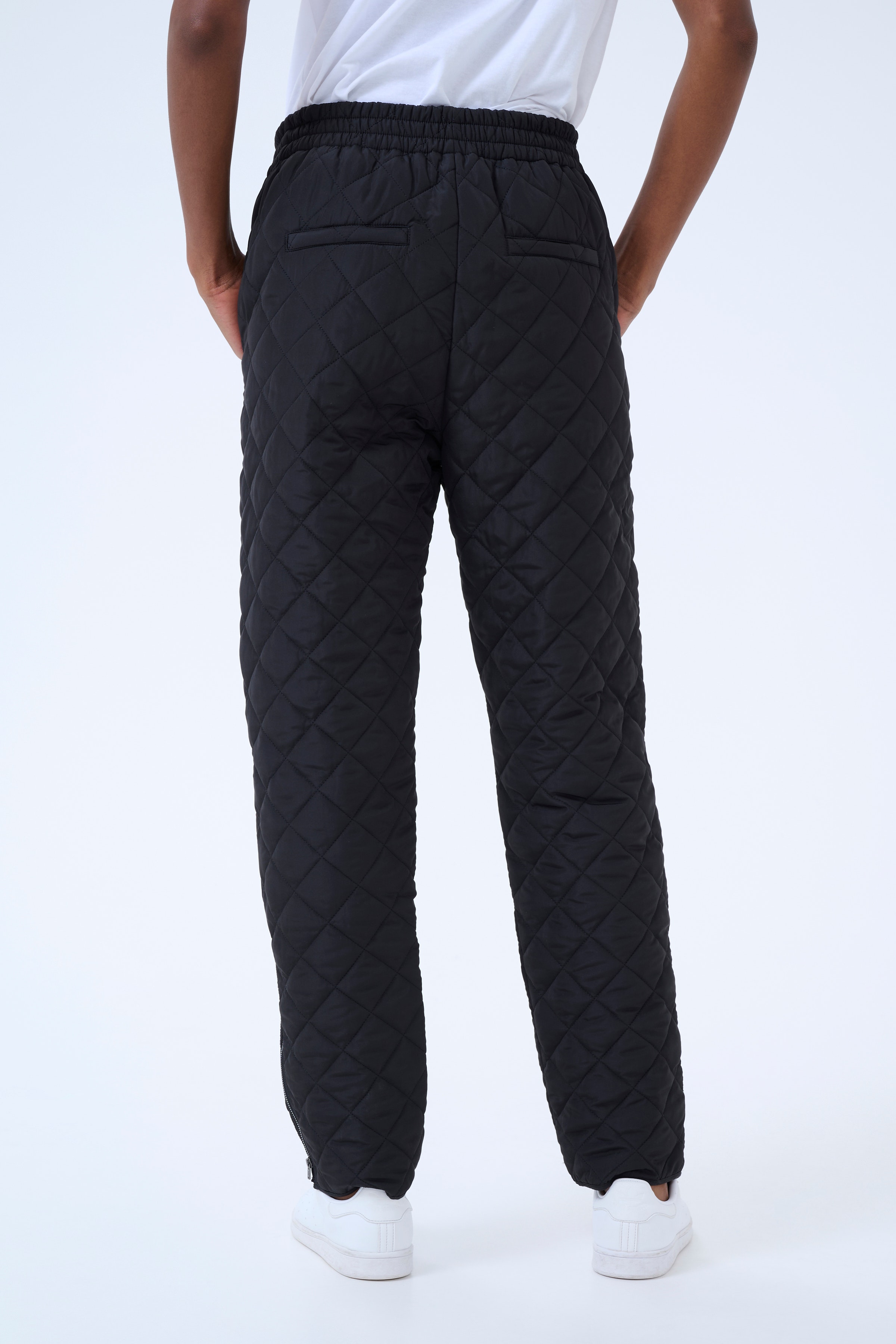 KAseverina Hose LOOKBOOK BACK 10509583-100121