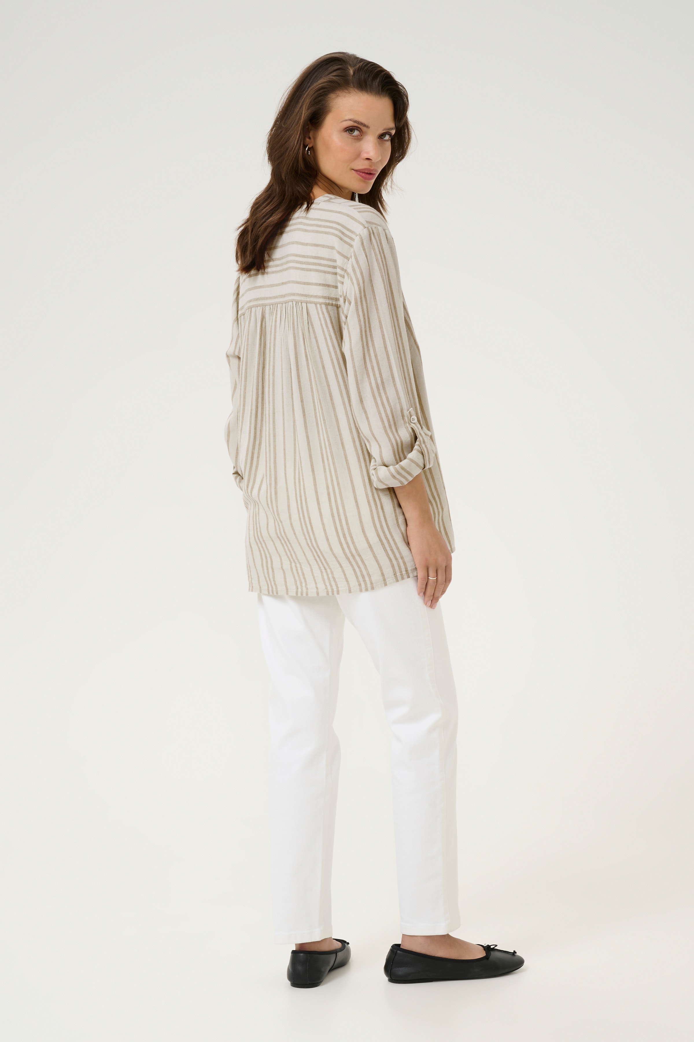 KAmilia Linen blouse LOOKBOOK BACK 10508313-107125