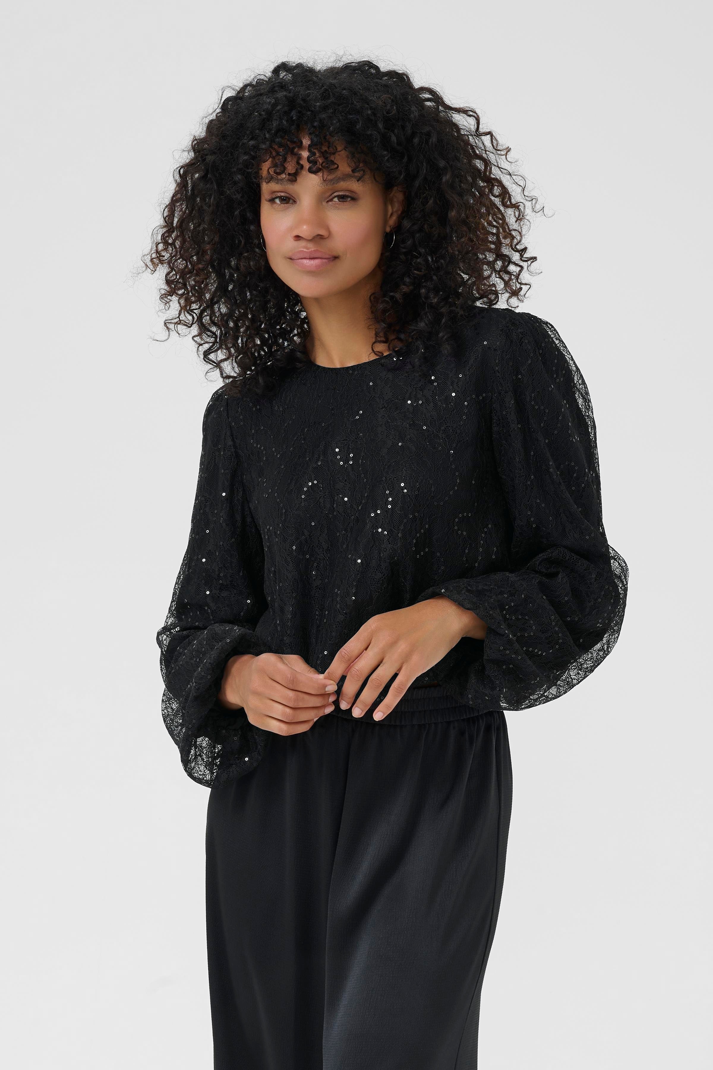 KAotilia Bluse LOOKBOOK FRONT 10510968-100121