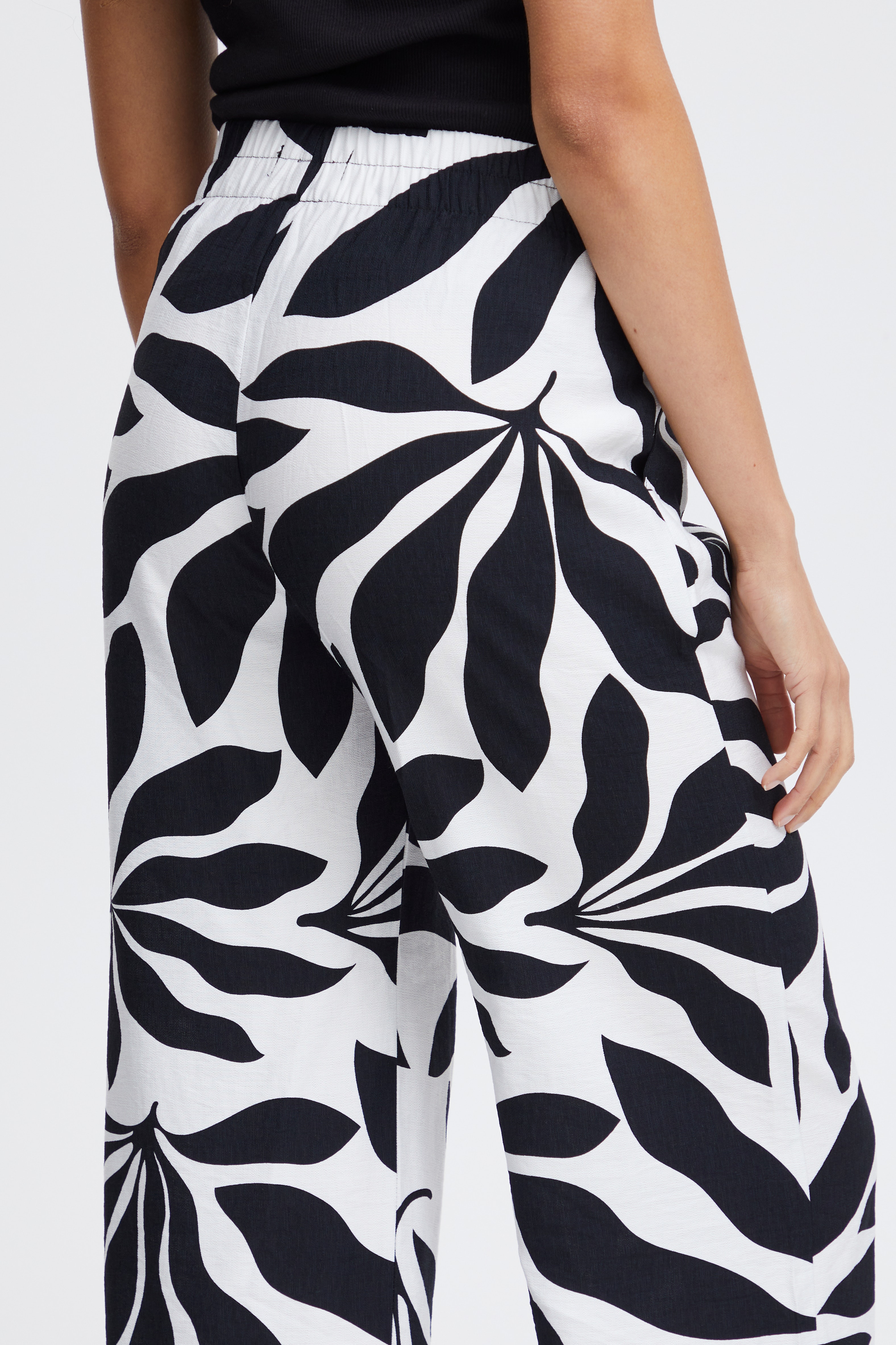 BYJANINA Trousers LOOKBOOK DETAIL 20814898-203167
