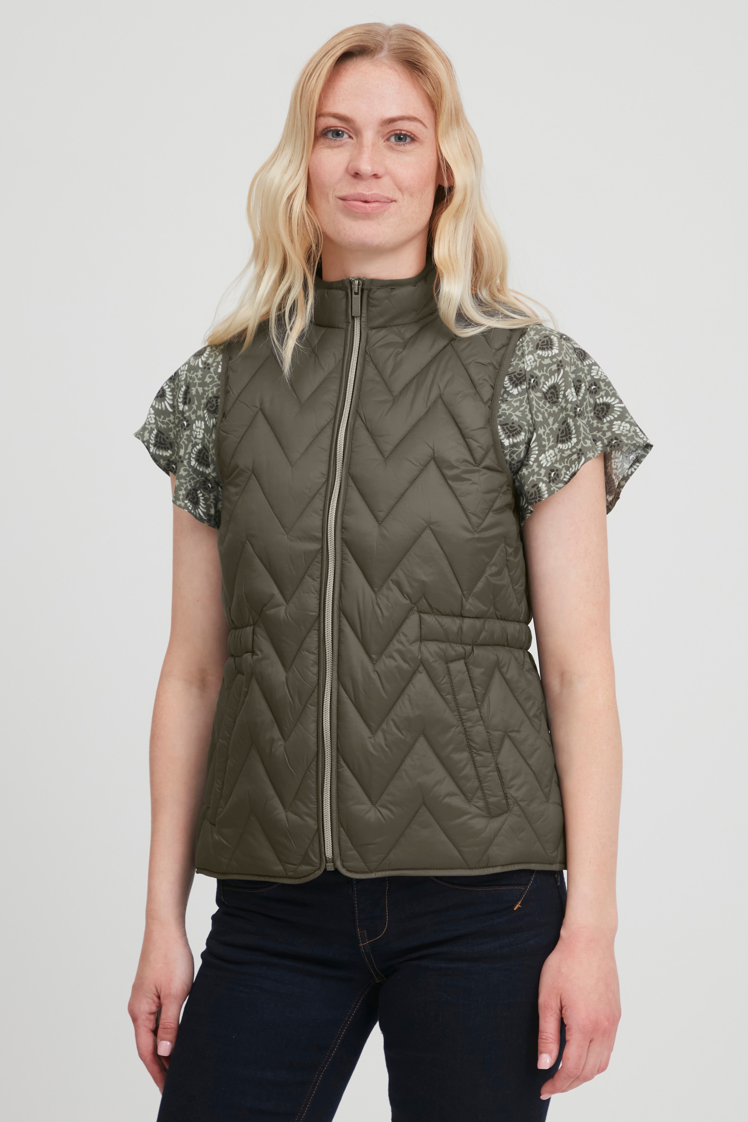 FRBAPADDING Vest bovenkleding LOOKBOOK FRONT 20609338-190506