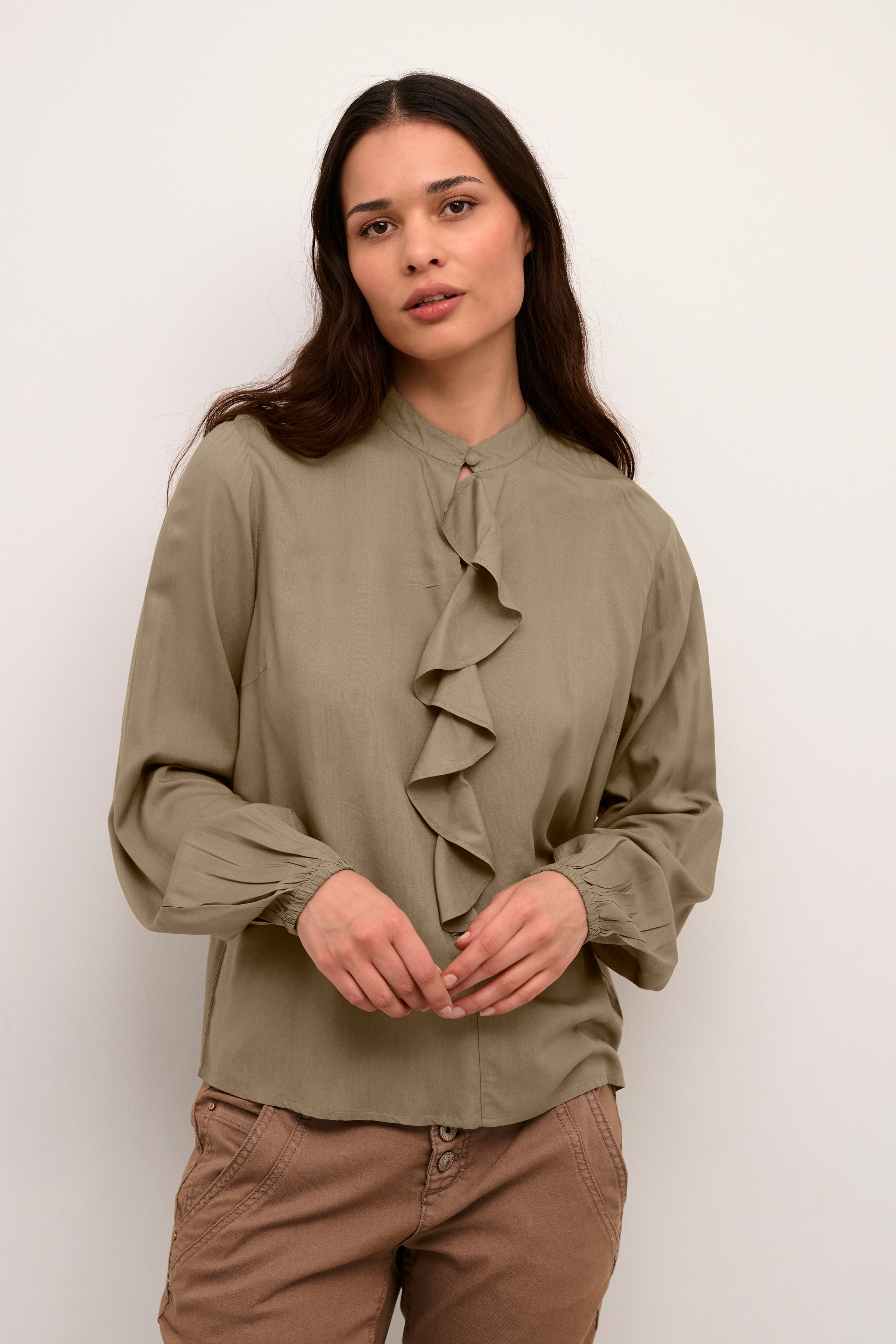 CRTiah Blouse LOOKBOOK FRONT 10610664-170807