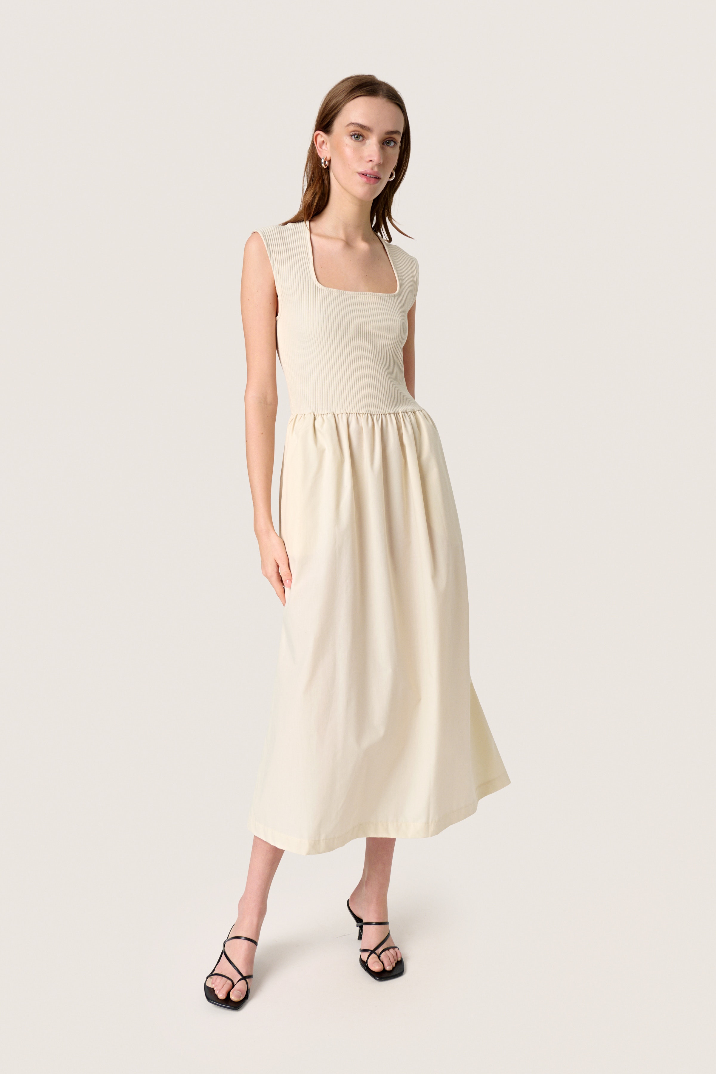 SLSimone Dress LOOKBOOK FRONT 30407490-130401