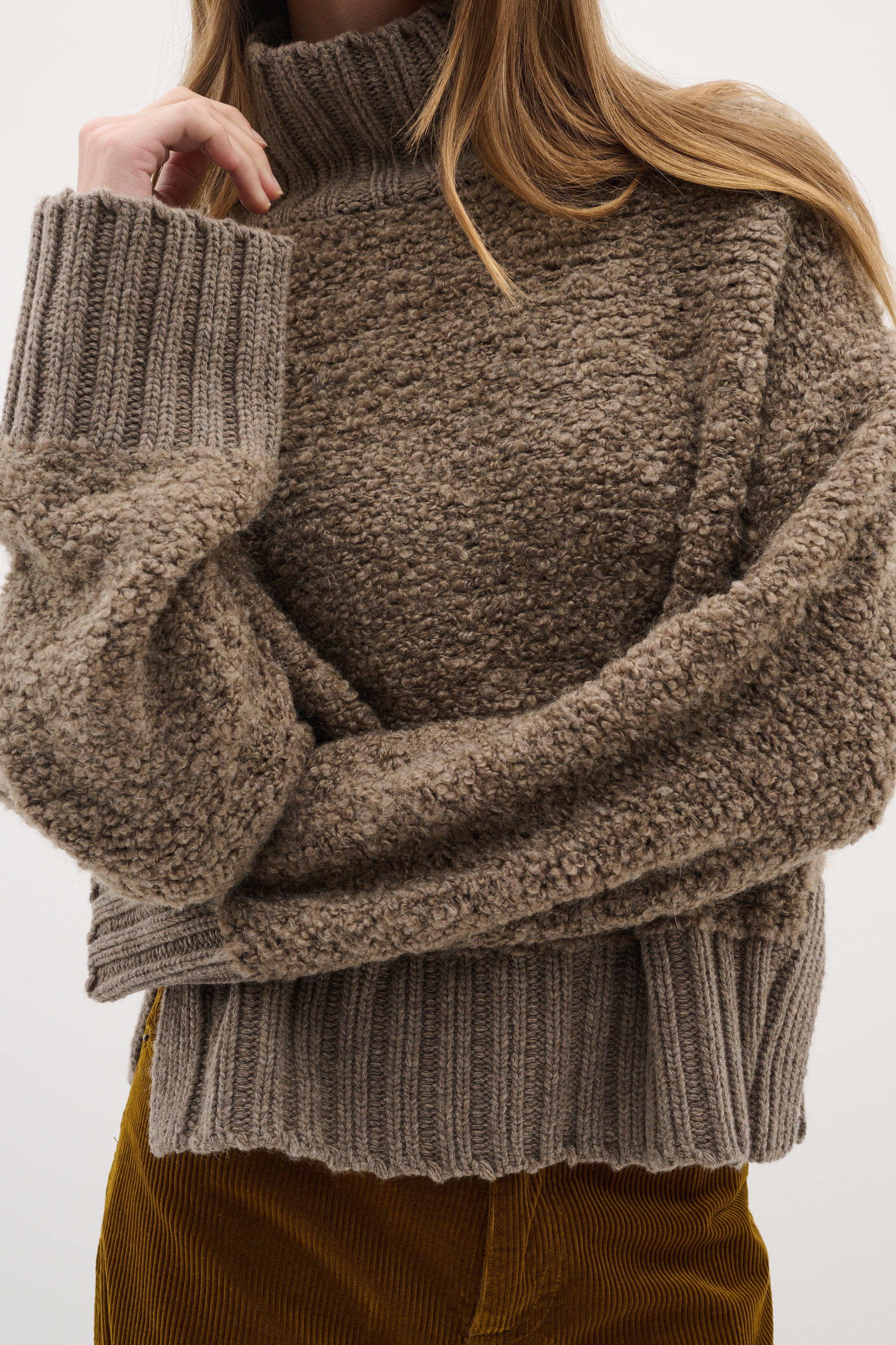 GuoIW Highneck Pullover LOOKBOOK DETAIL 30110937-1813041