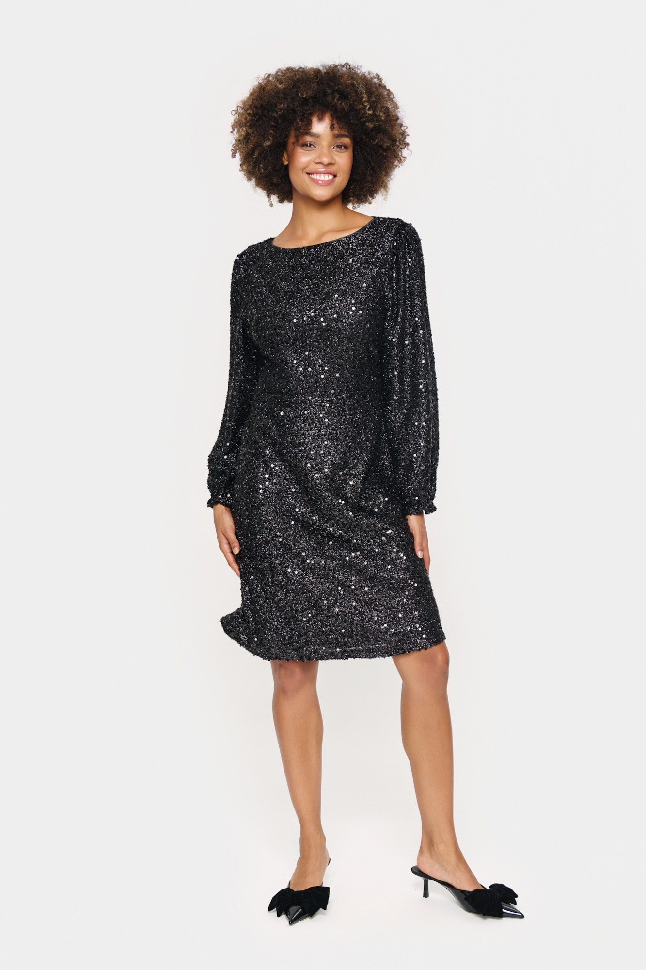 HinnaSZ Sequin Dress LOOKBOOK FRONT 30513665-193911